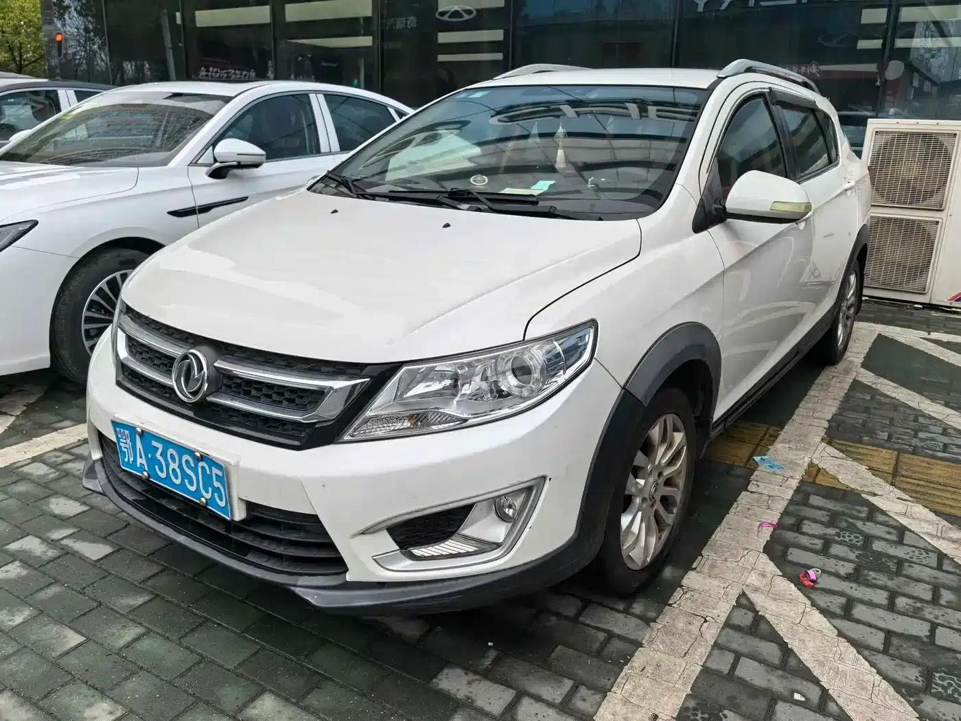 Dongfeng Fengshen AX3 2016 Model 1.5L Automatic Sporty Edition — миниатюра 1
