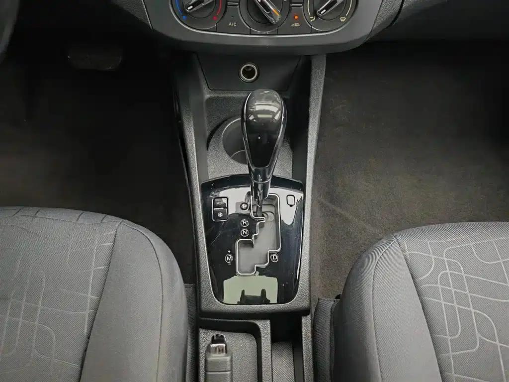 Dongfeng Fengshen A30 2014 Model 1.5L Automatic Smart Edition — миниатюра 13
