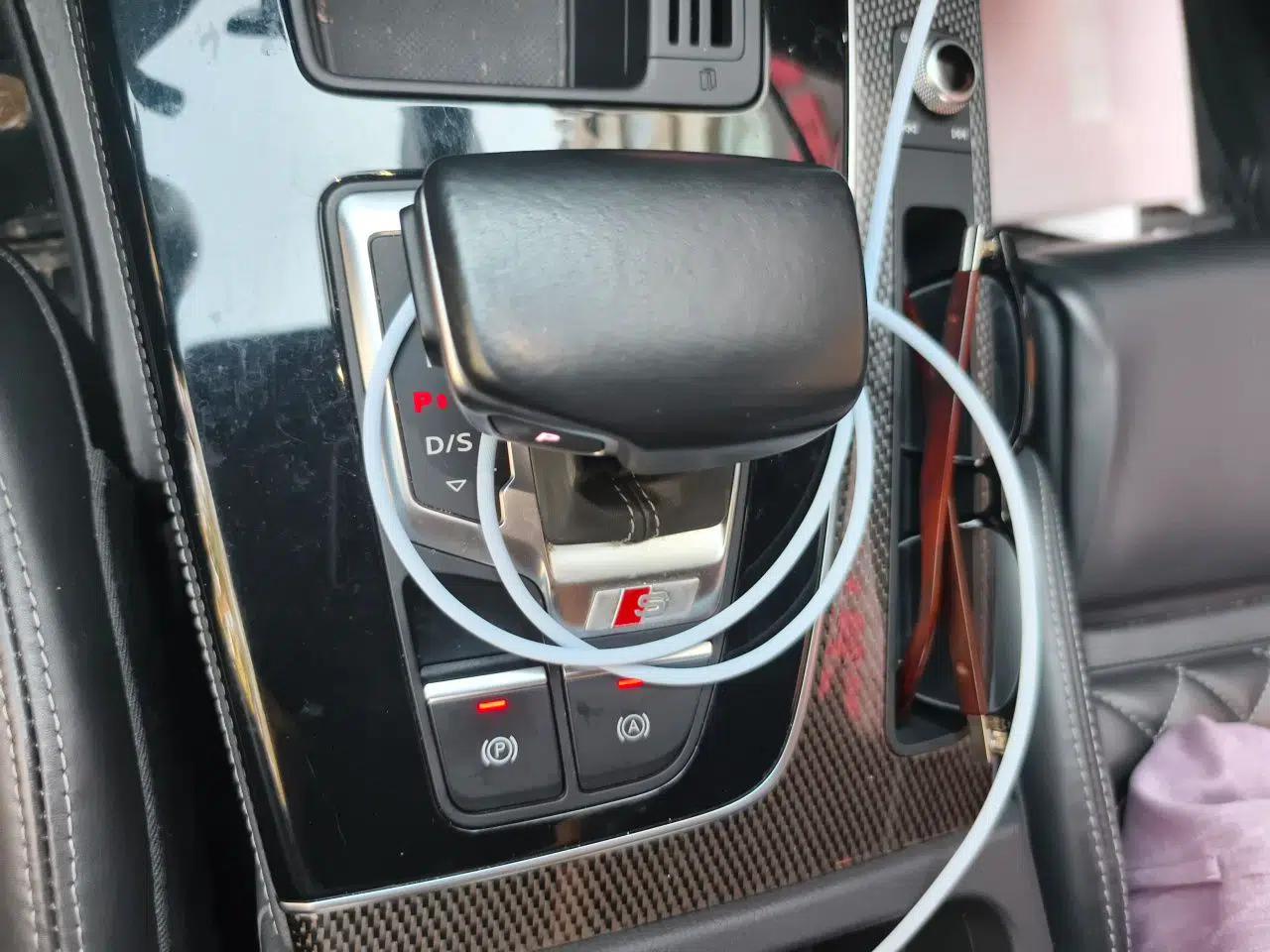 Audi Q5L Sportback 2022 40 TFSI Luxury Model — миниатюра 15