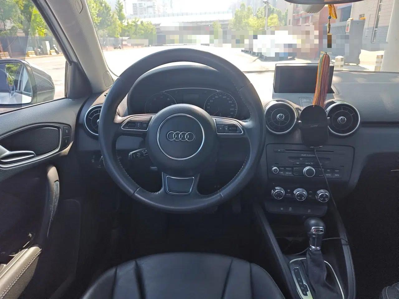 Audi A1 2014 30 TFSI Sportback Comfort Model — миниатюра 11