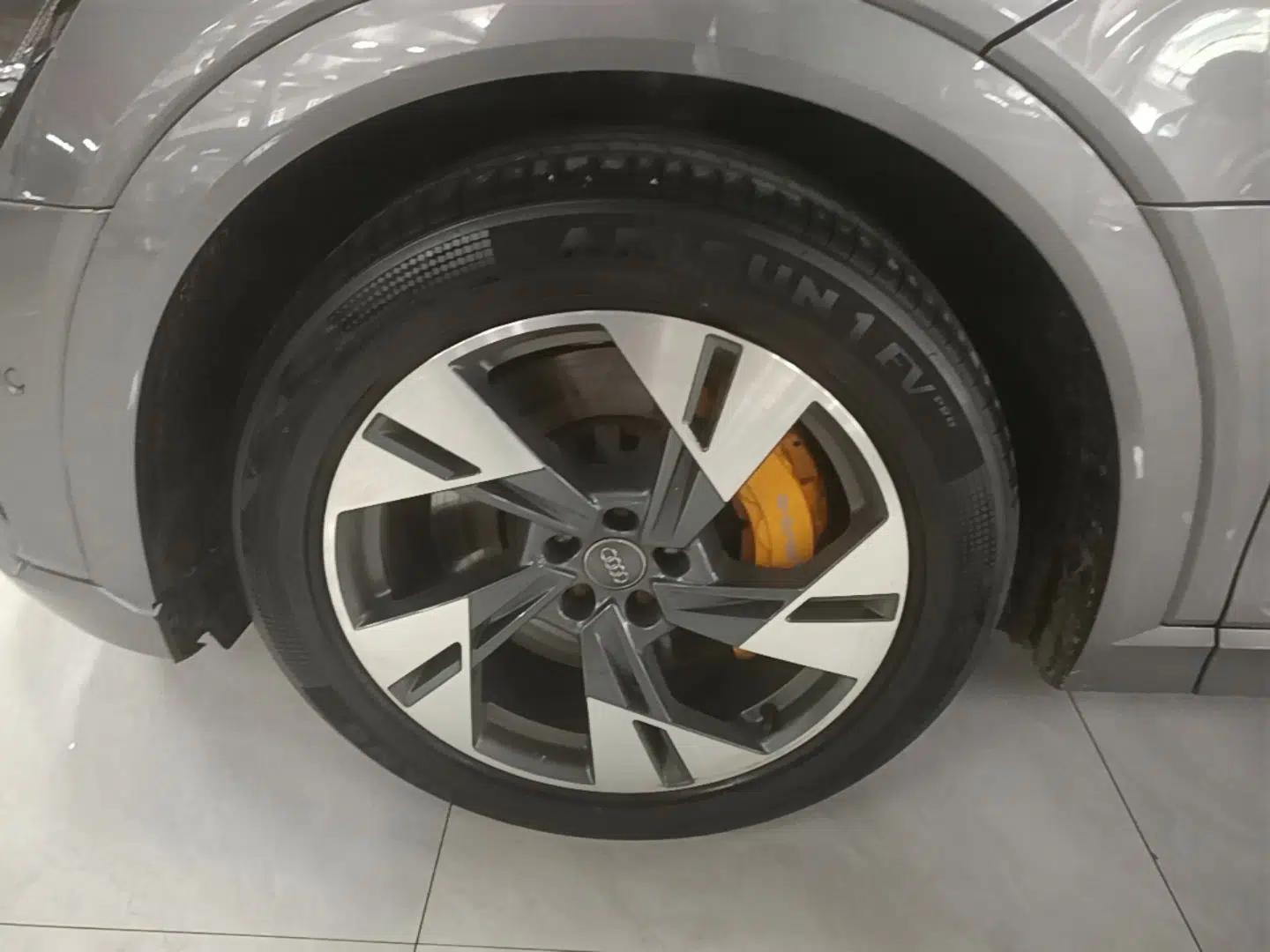 Audi e-tron 2019 55 quattro Technology Edition — миниатюра 8