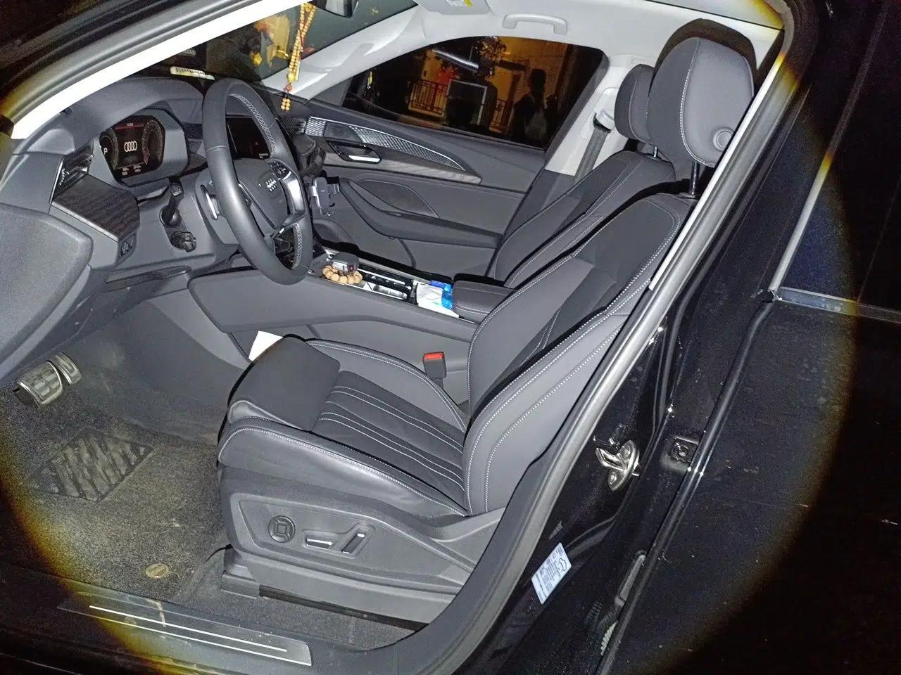 Audi Q6 2025 40 TFSI quattro Commemorative Edition Yulin Package 7 Seats — миниатюра 16