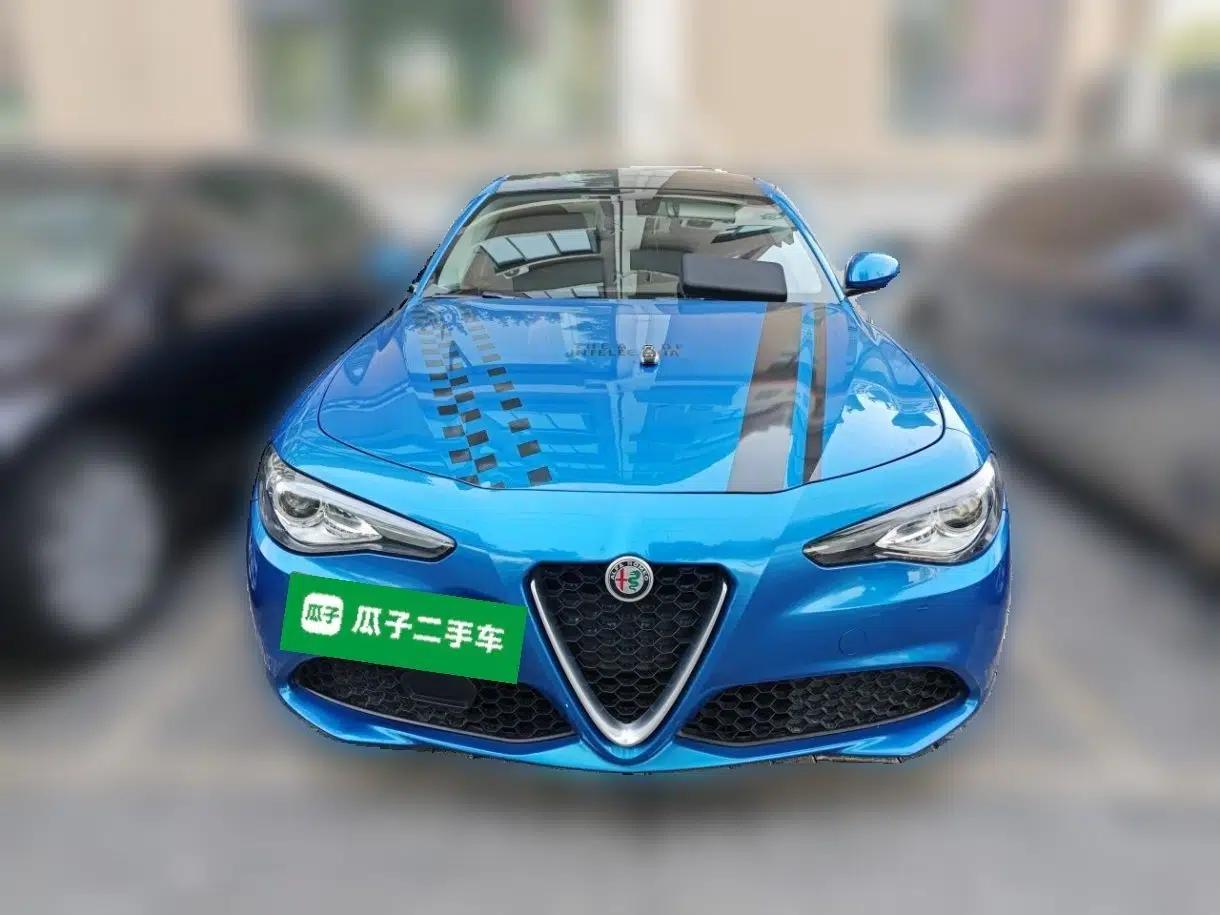 Alfa Romeo Giulia 2017 2.0T 200HP Luxury Edition — миниатюра 2