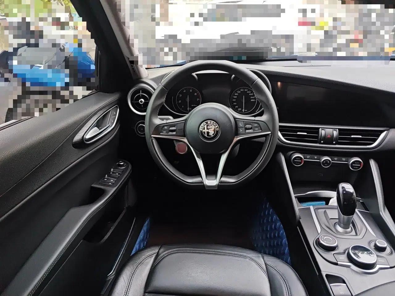 Alfa Romeo Giulia 2017 2.0T 200HP Luxury Edition — миниатюра 11