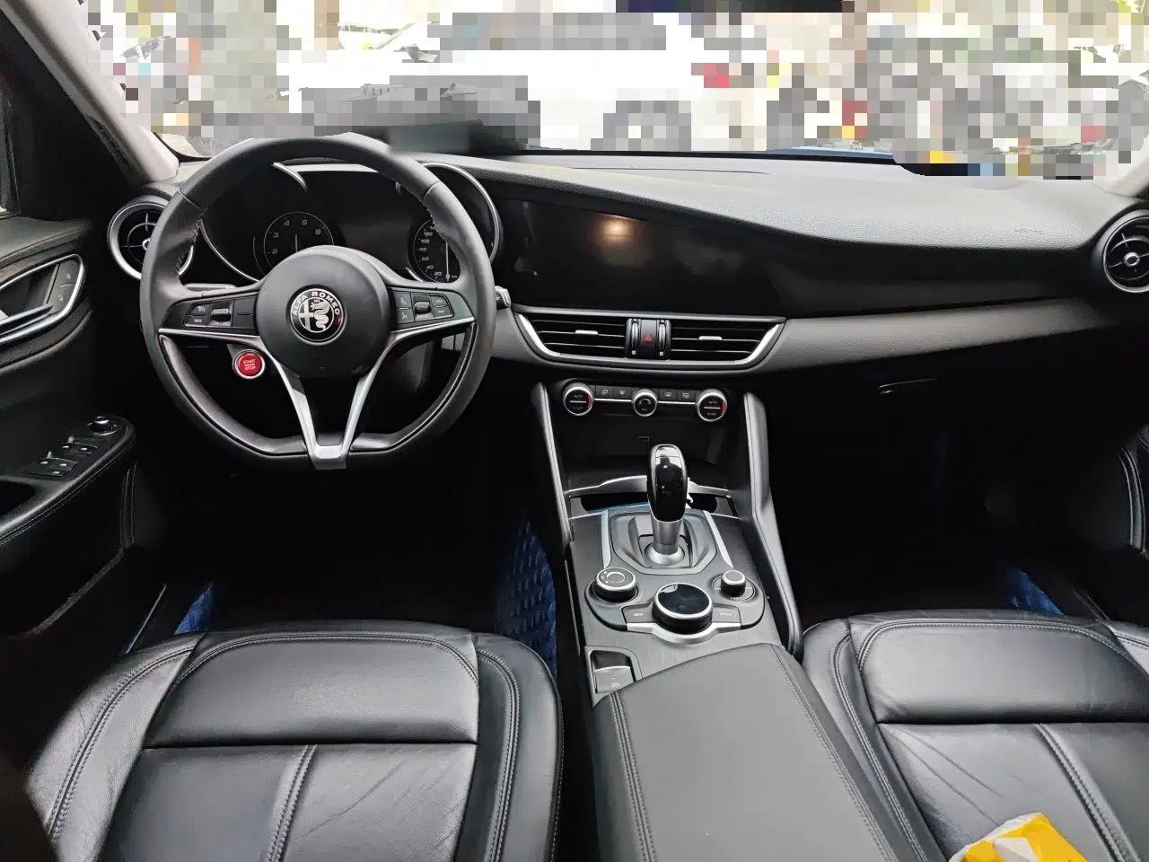 Alfa Romeo Giulia 2017 2.0T 200HP Luxury Edition — миниатюра 10