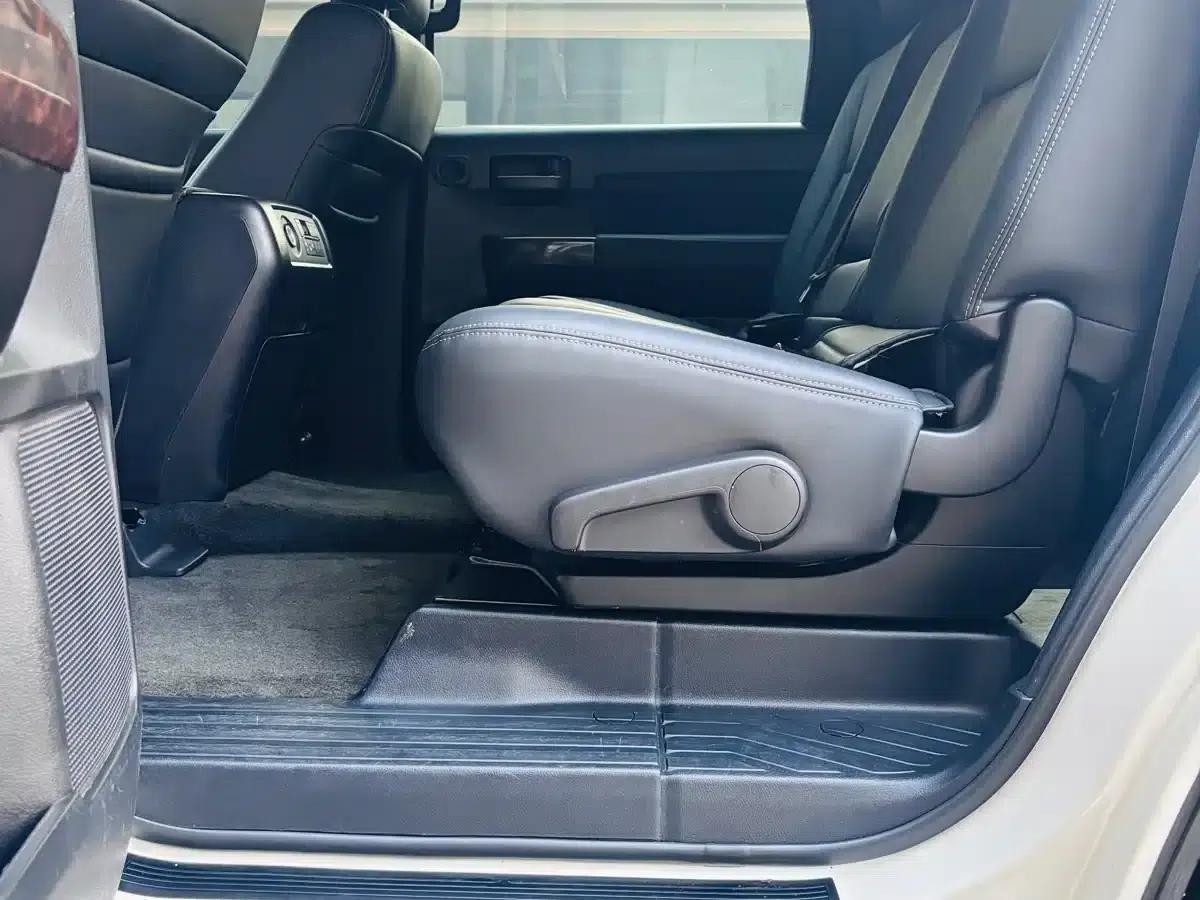 2014 Sequoia 5.7L Automatic — миниатюра 11