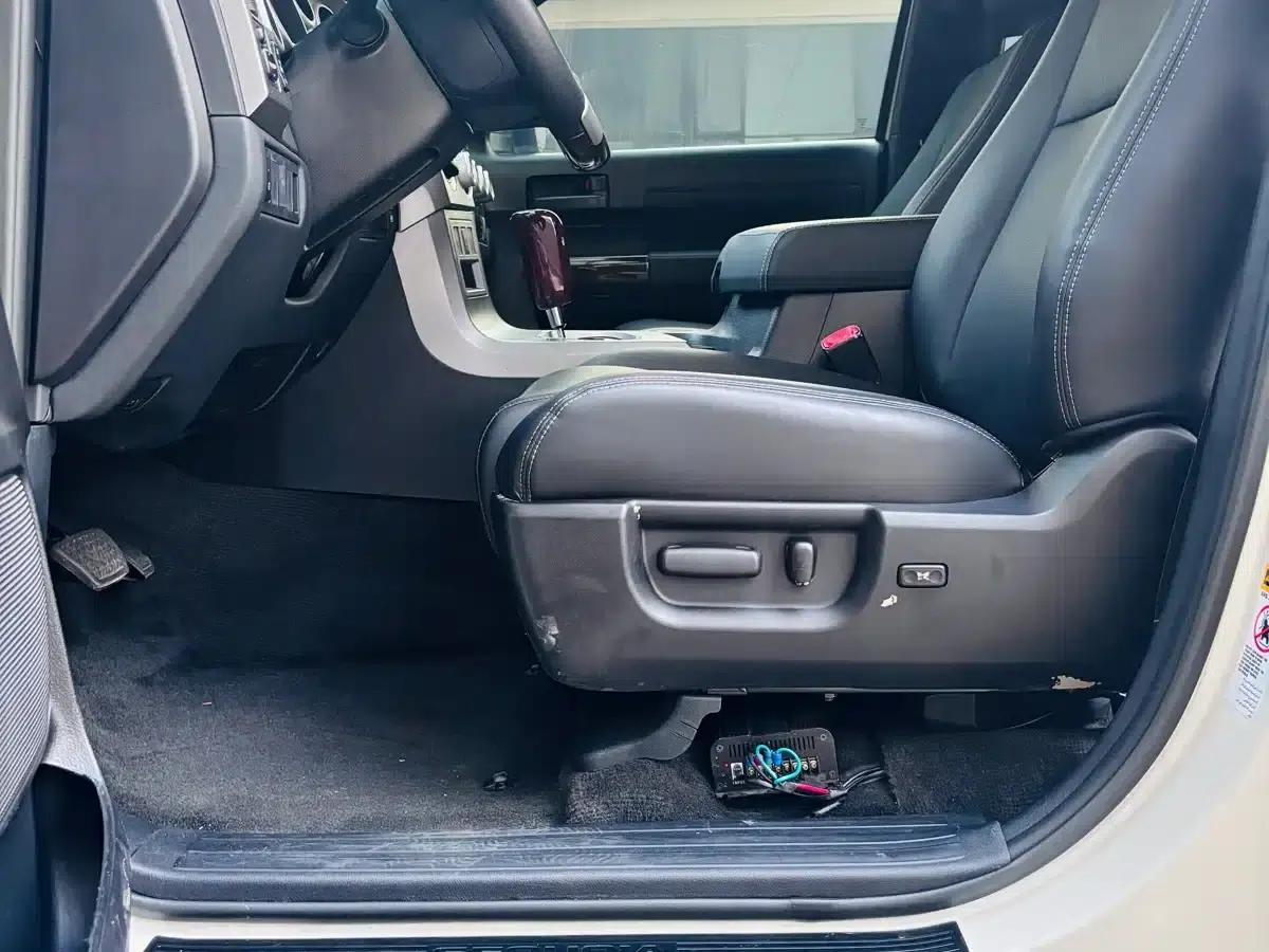 2014 Sequoia 5.7L Automatic — миниатюра 12