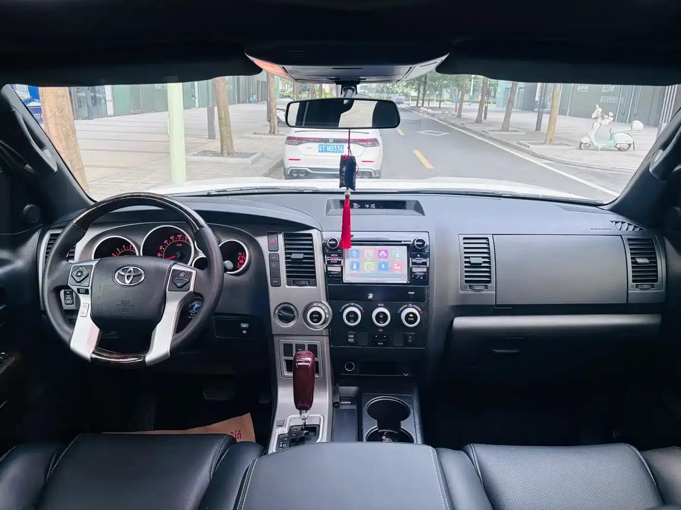 2014 Sequoia 5.7L Automatic — миниатюра 14