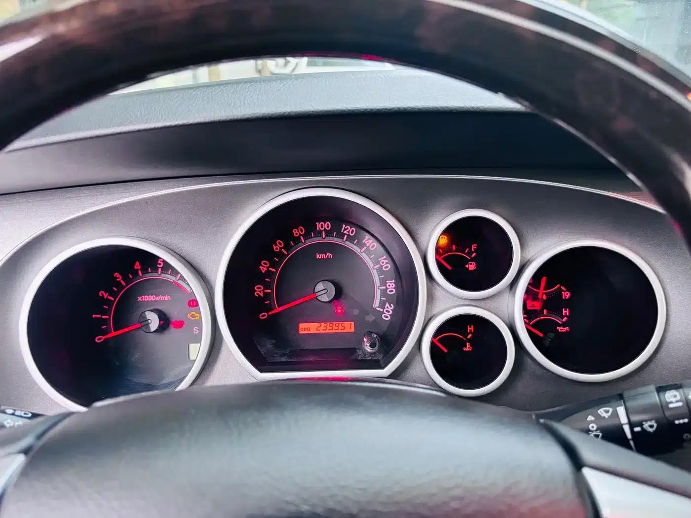 2014 Sequoia 5.7L Automatic — миниатюра 16
