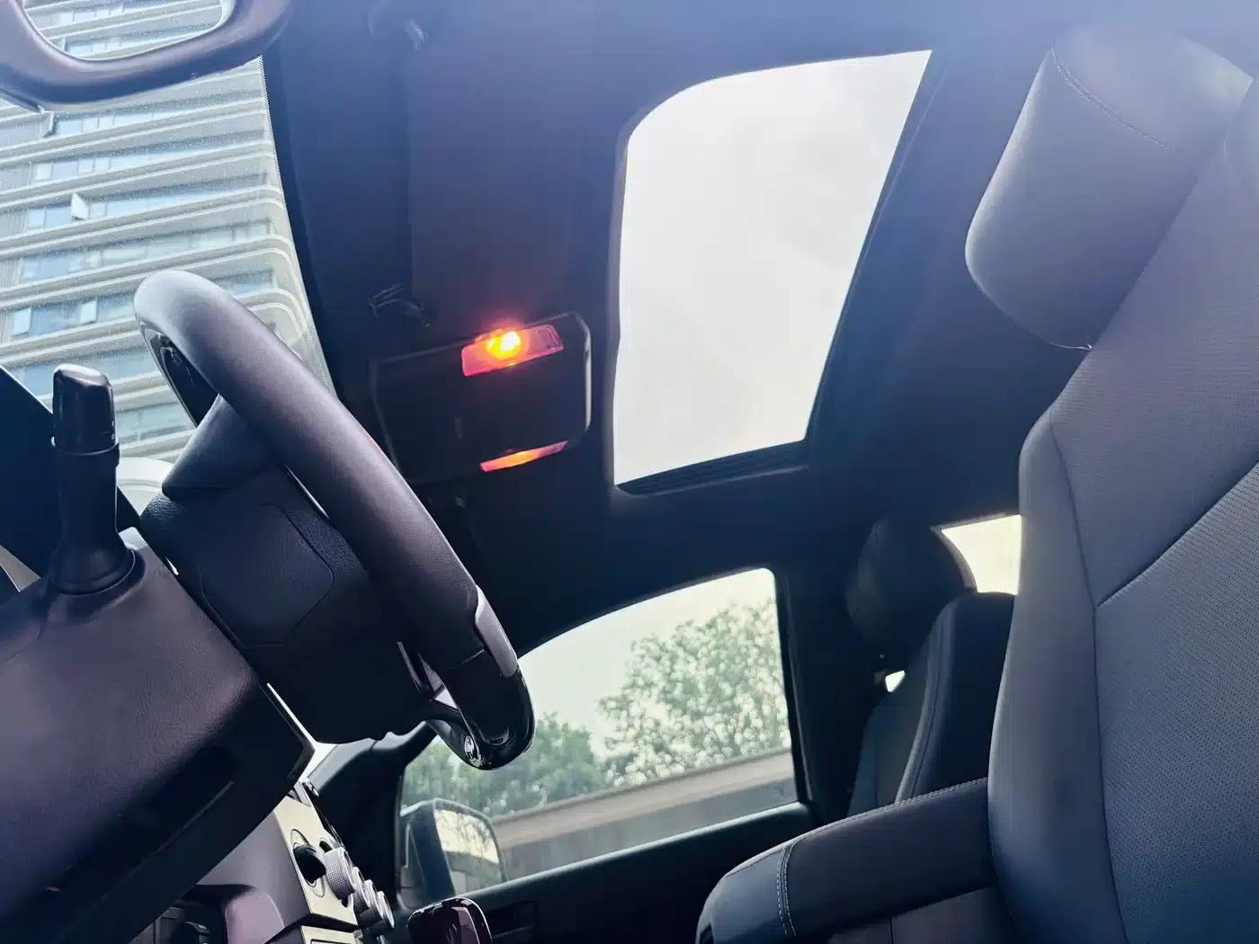 2014 Sequoia 5.7L Automatic — миниатюра 18