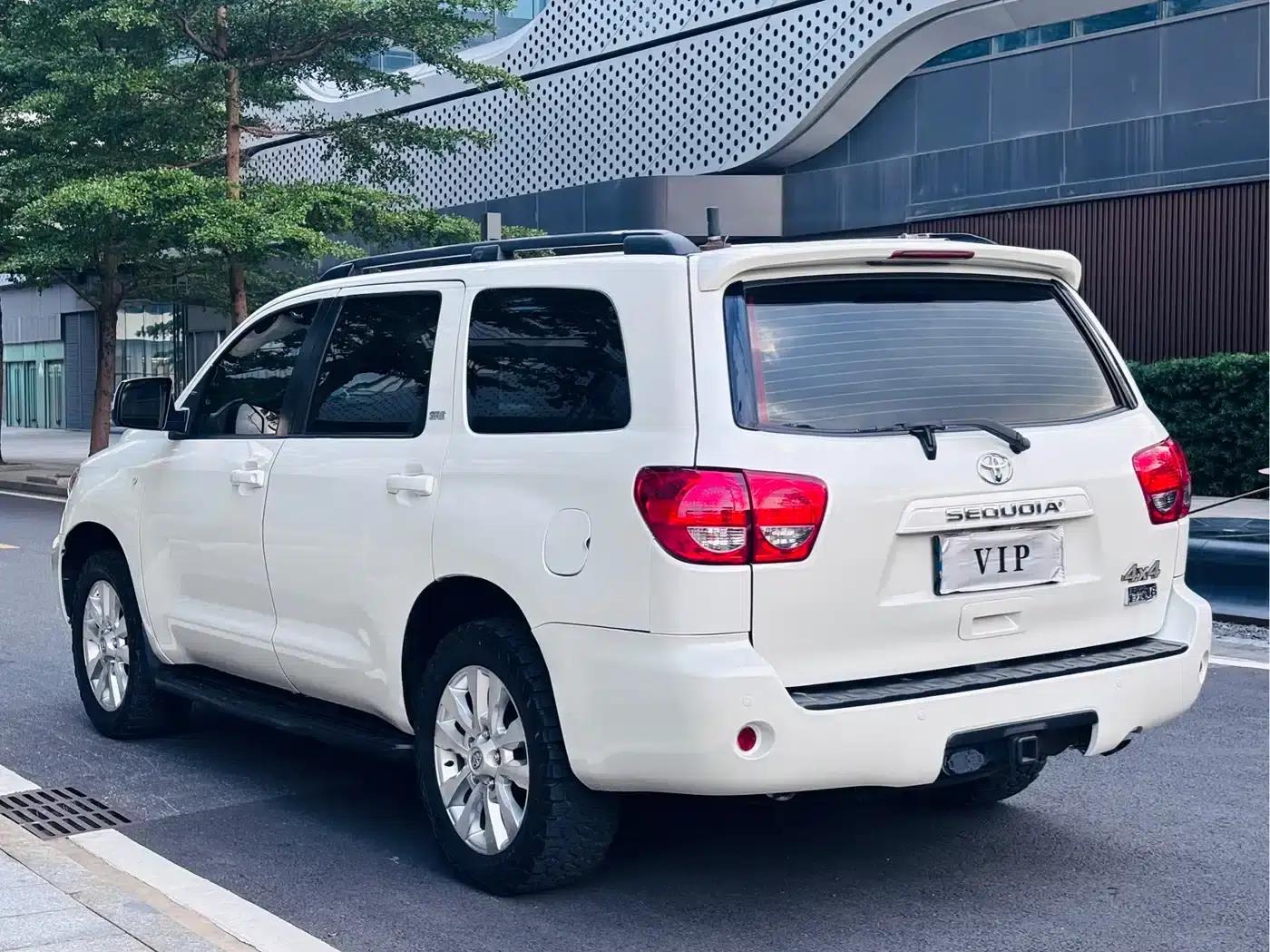 2014 Sequoia 5.7L Automatic — миниатюра 5