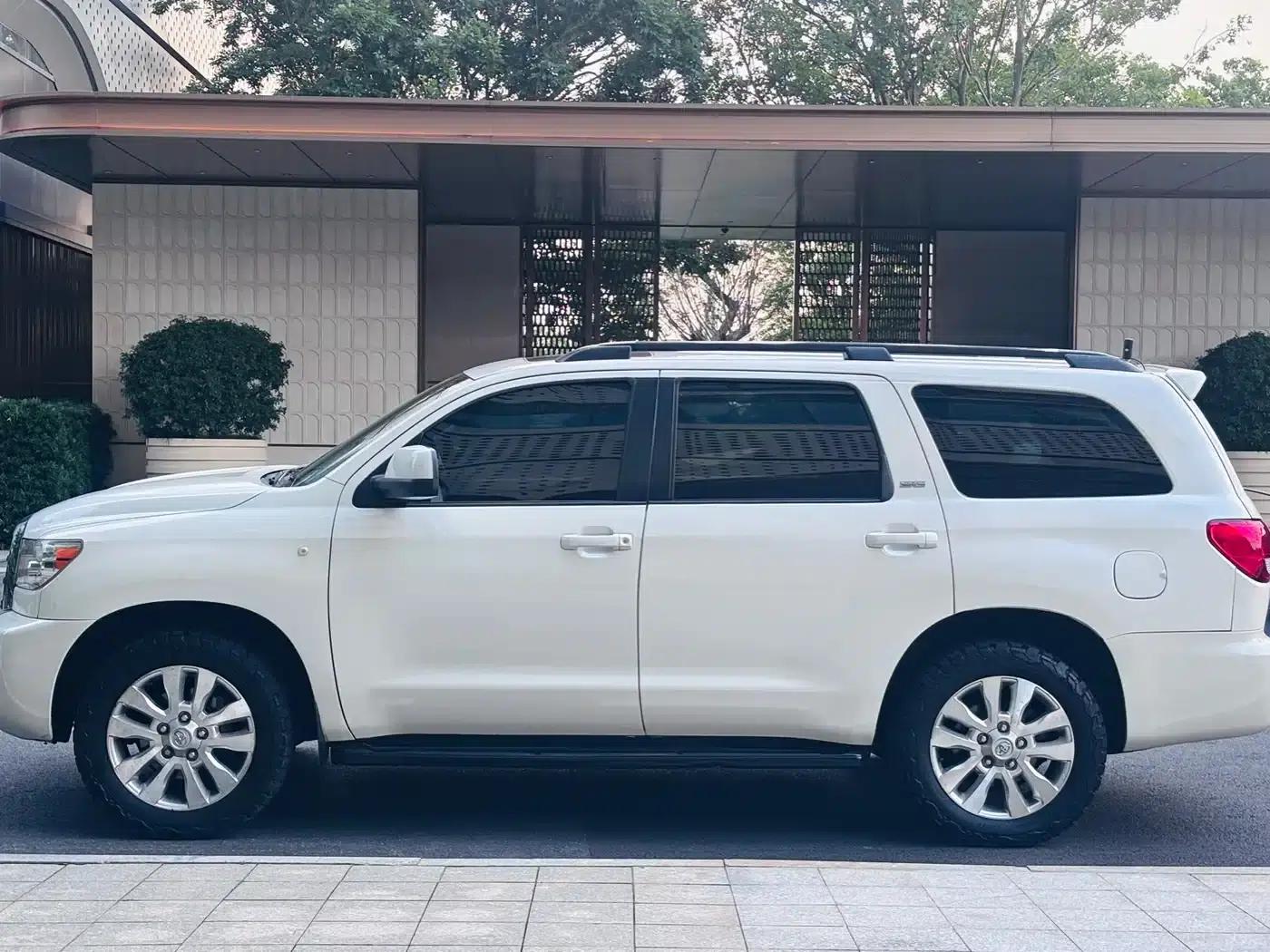 2014 Sequoia 5.7L Automatic — миниатюра 7