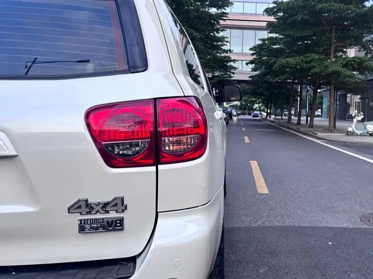 2014 Sequoia 5.7L Automatic — миниатюра 8