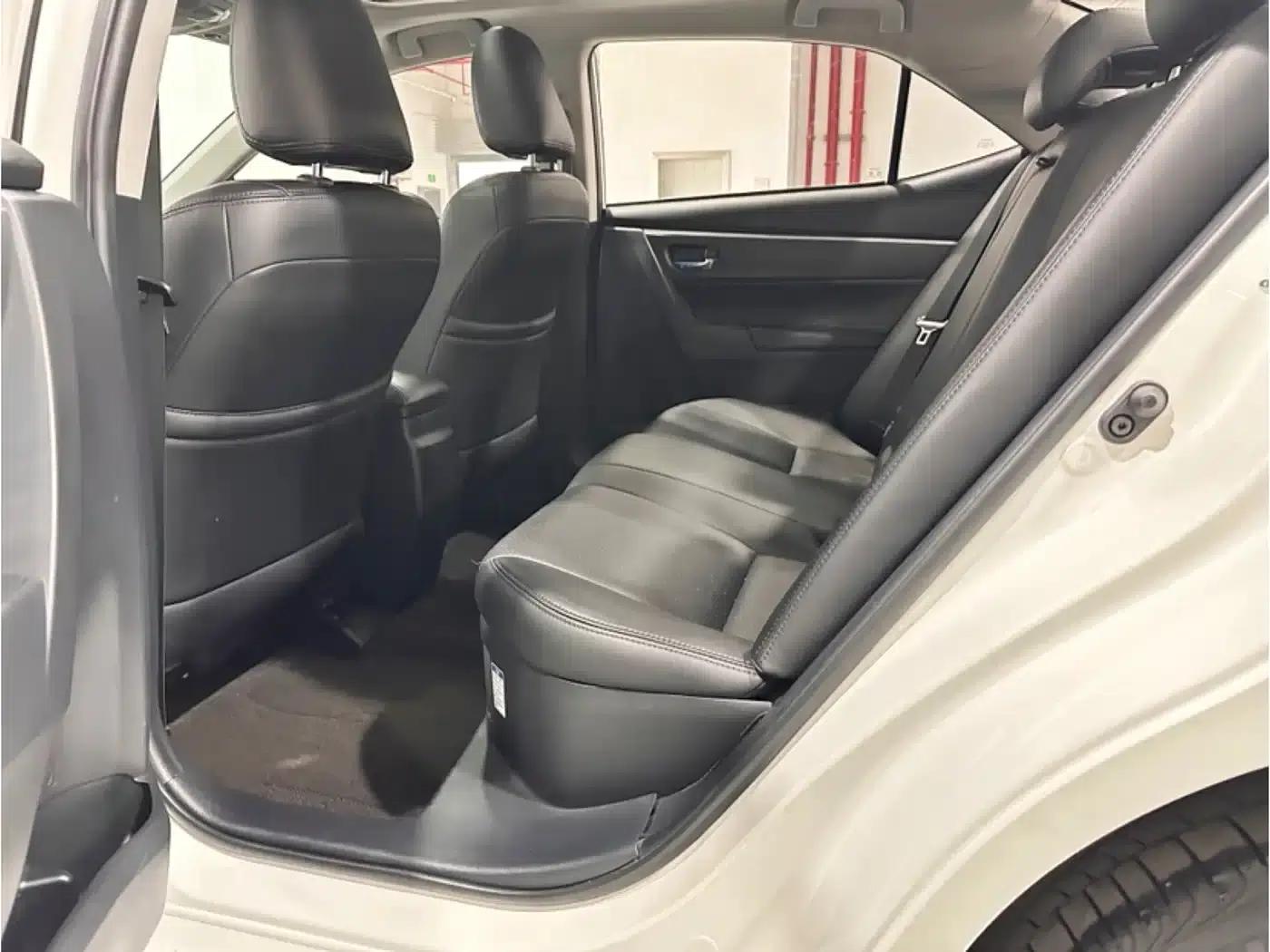 Levin Hybrid E+ 2019 1.8PH GS E-CVT Elite Sunroof Edition — миниатюра 13