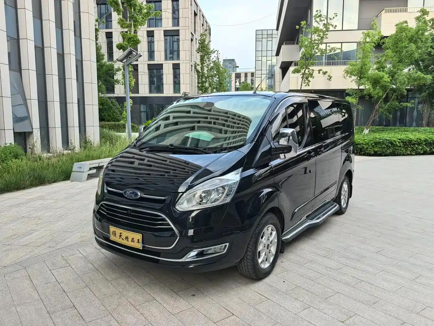 Tourneo 2017 2.0T Automatic Elite Edition — миниатюра 1
