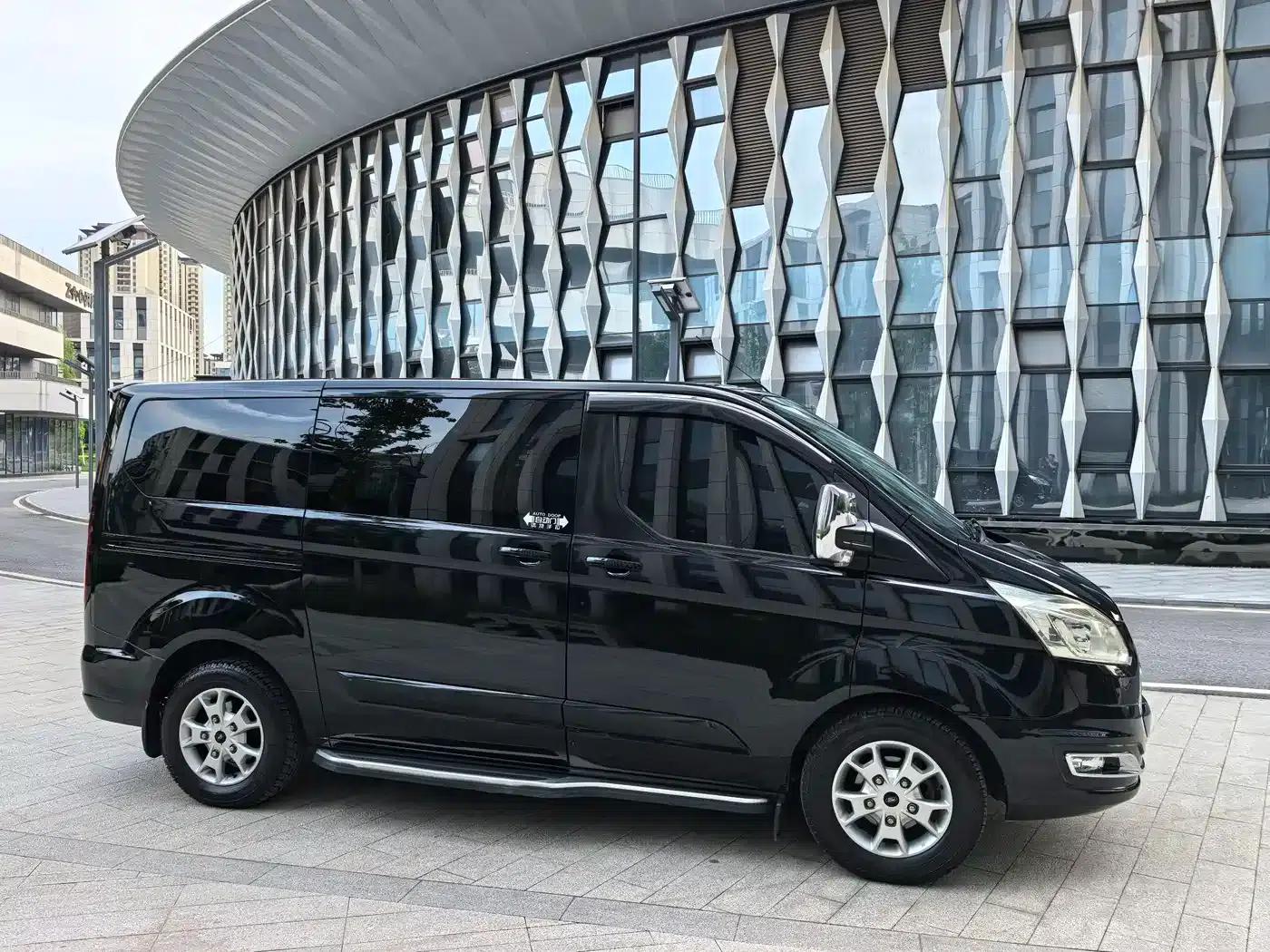 Tourneo 2017 2.0T Automatic Elite Edition — миниатюра 4