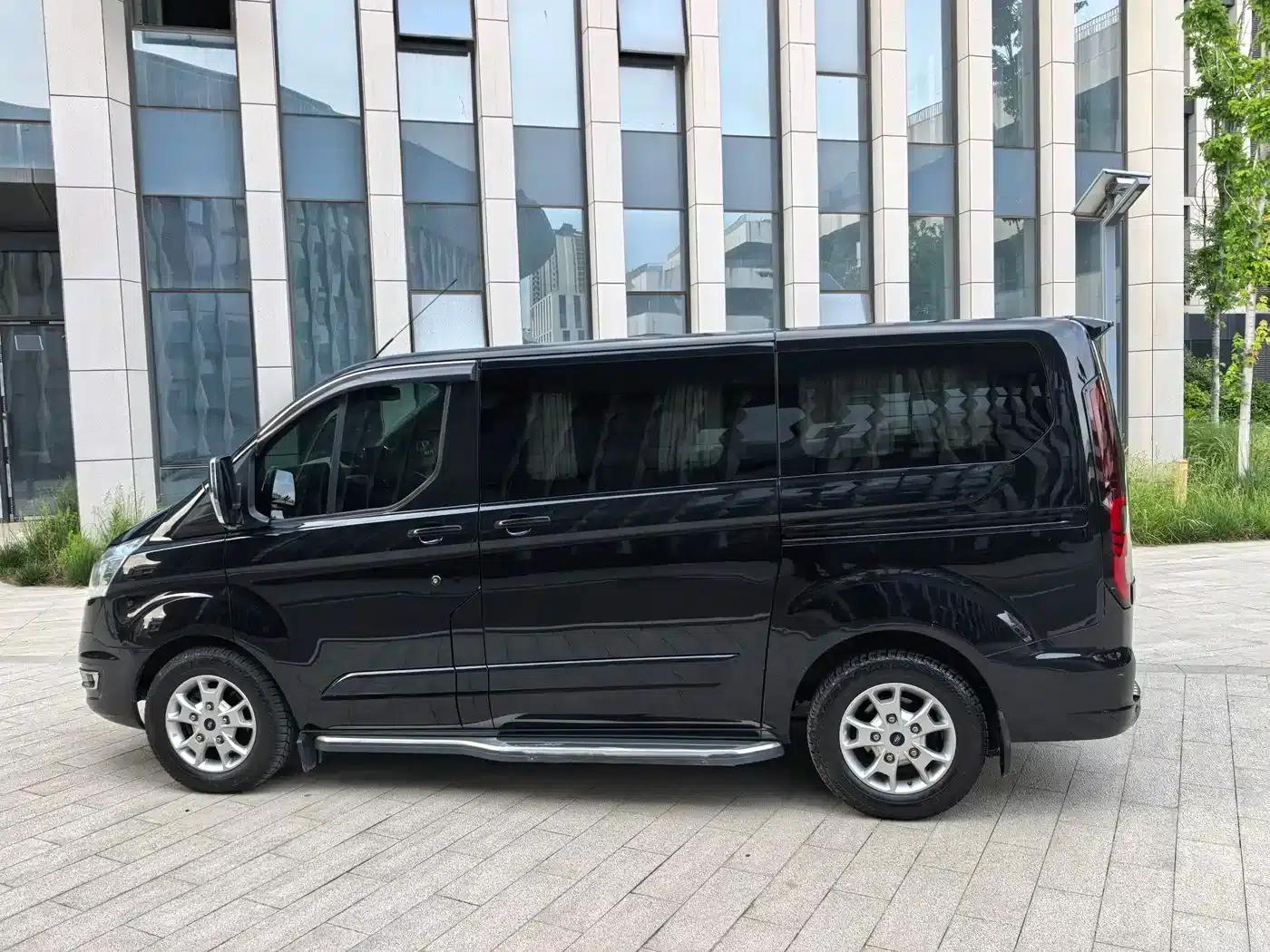 Tourneo 2017 2.0T Automatic Elite Edition — миниатюра 8