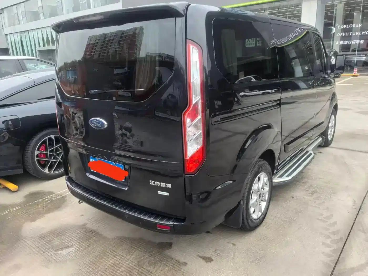 Tourneo 2017 2.0T Automatic Elite Edition — миниатюра 3
