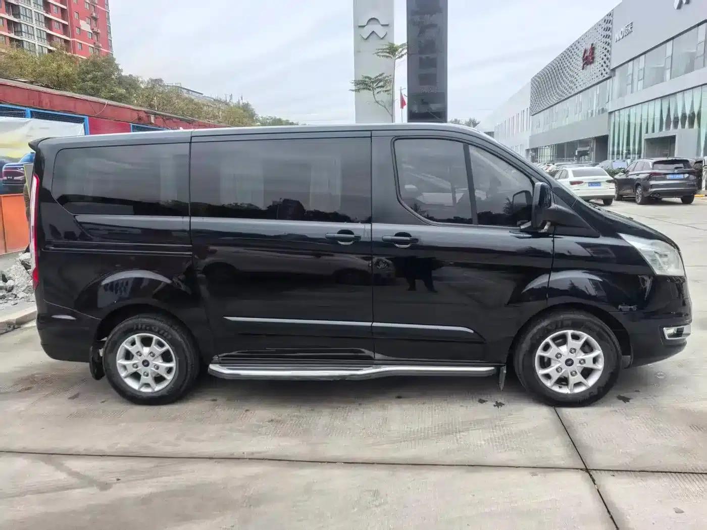 Tourneo 2017 2.0T Automatic Elite Edition — миниатюра 5