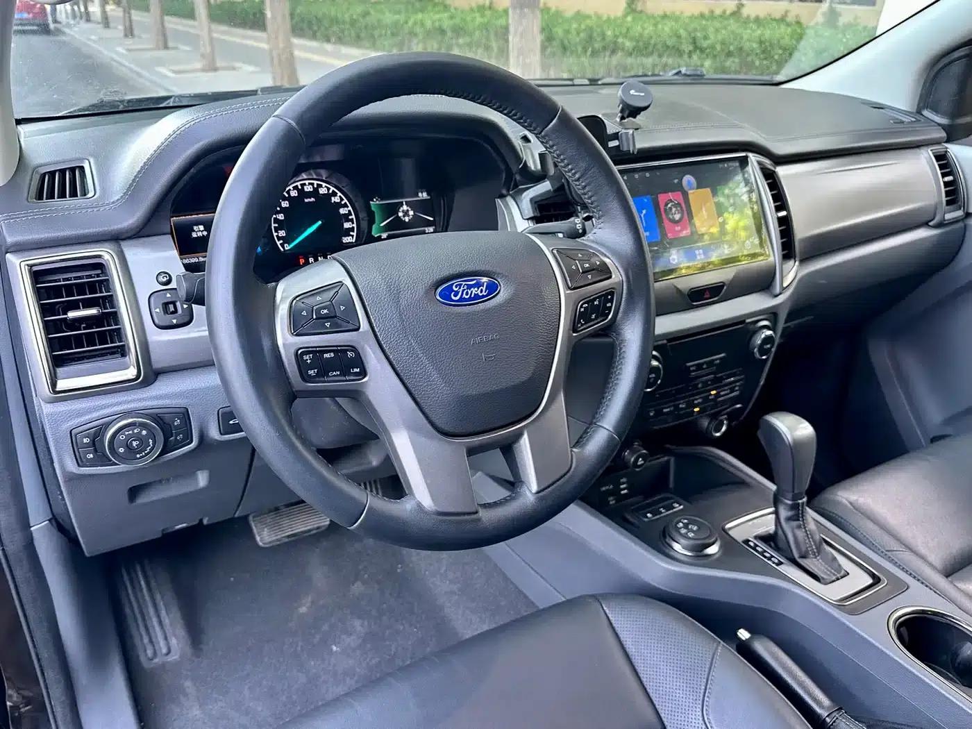 2016 Ford Everest 2.0T Gasoline Automatic 4WD Luxury Edition — миниатюра 11