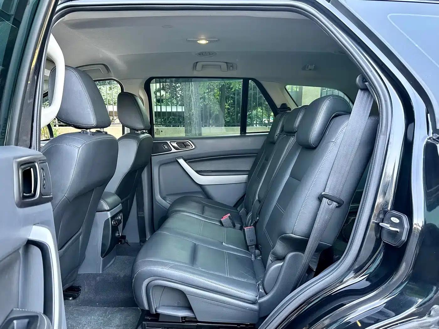 2016 Ford Everest 2.0T Gasoline Automatic 4WD Luxury Edition — миниатюра 13