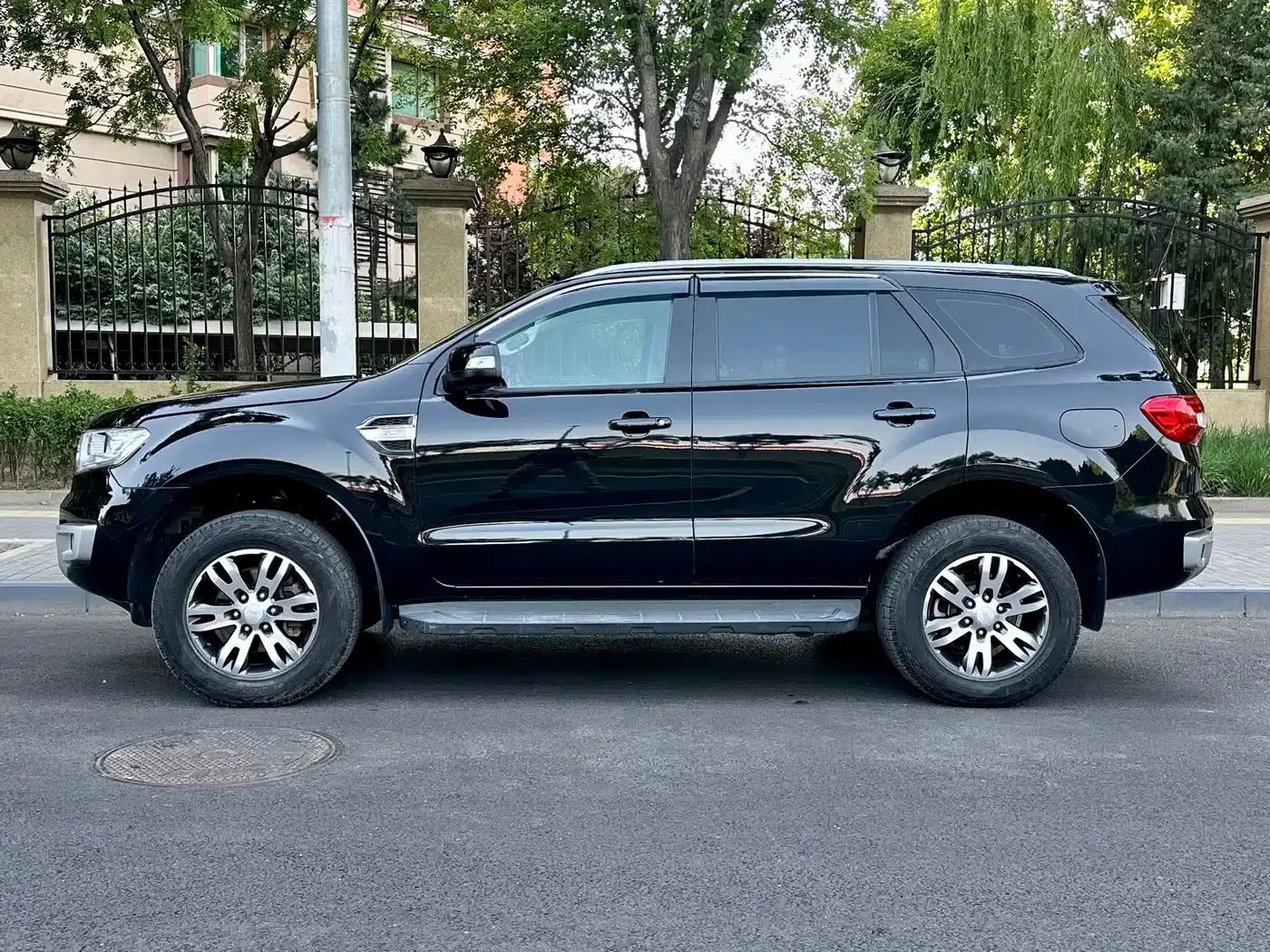 2016 Ford Everest 2.0T Gasoline Automatic 4WD Luxury Edition — миниатюра 3