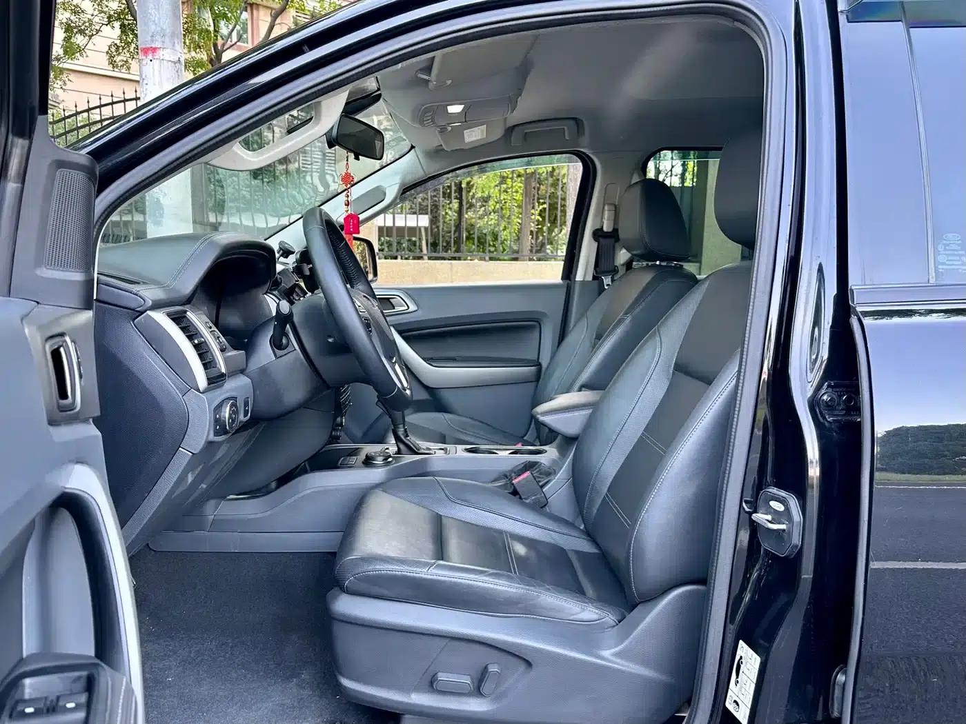 2016 Ford Everest 2.0T Gasoline Automatic 4WD Luxury Edition — миниатюра 6