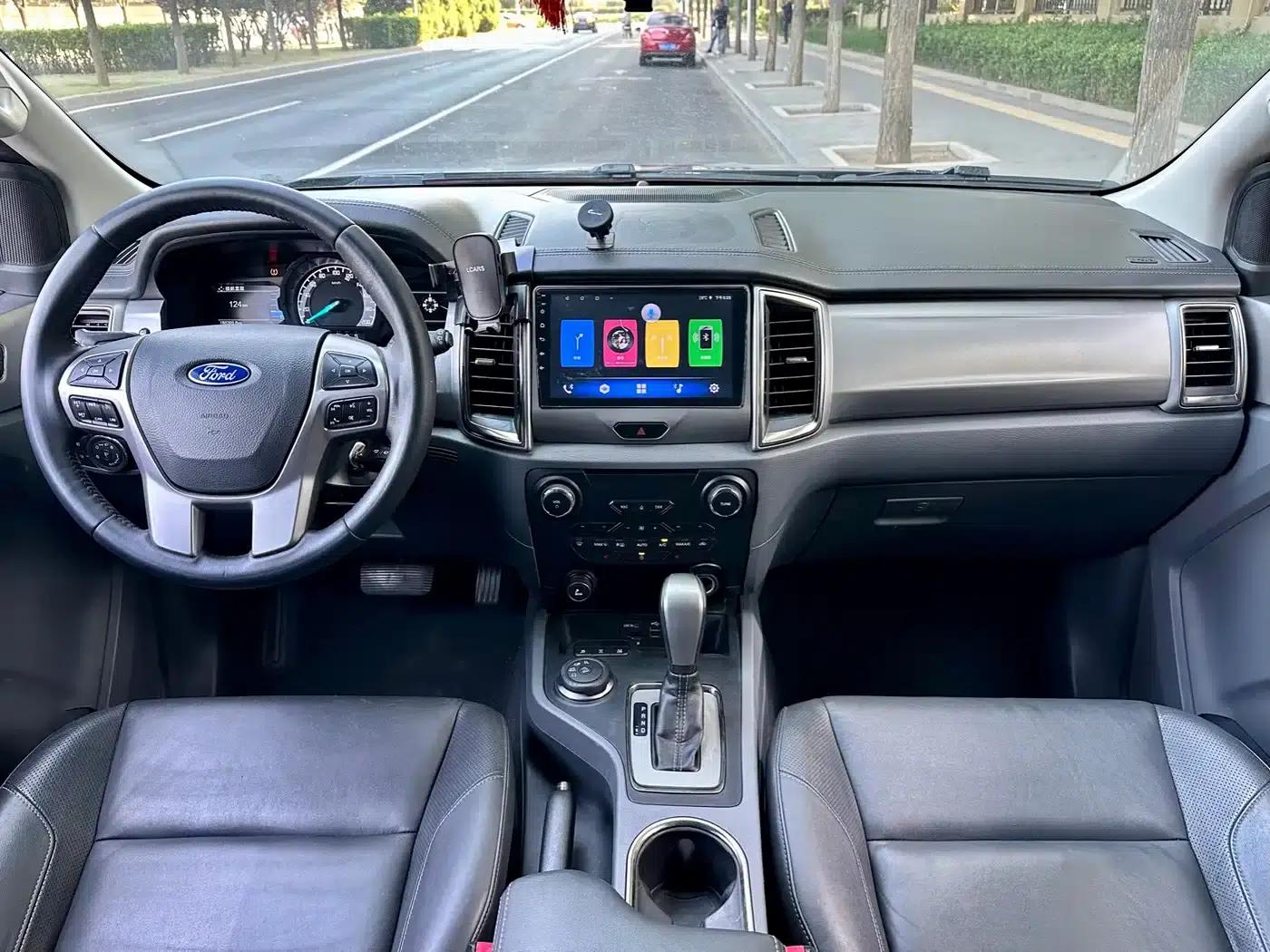 2016 Ford Everest 2.0T Gasoline Automatic 4WD Luxury Edition — миниатюра 7