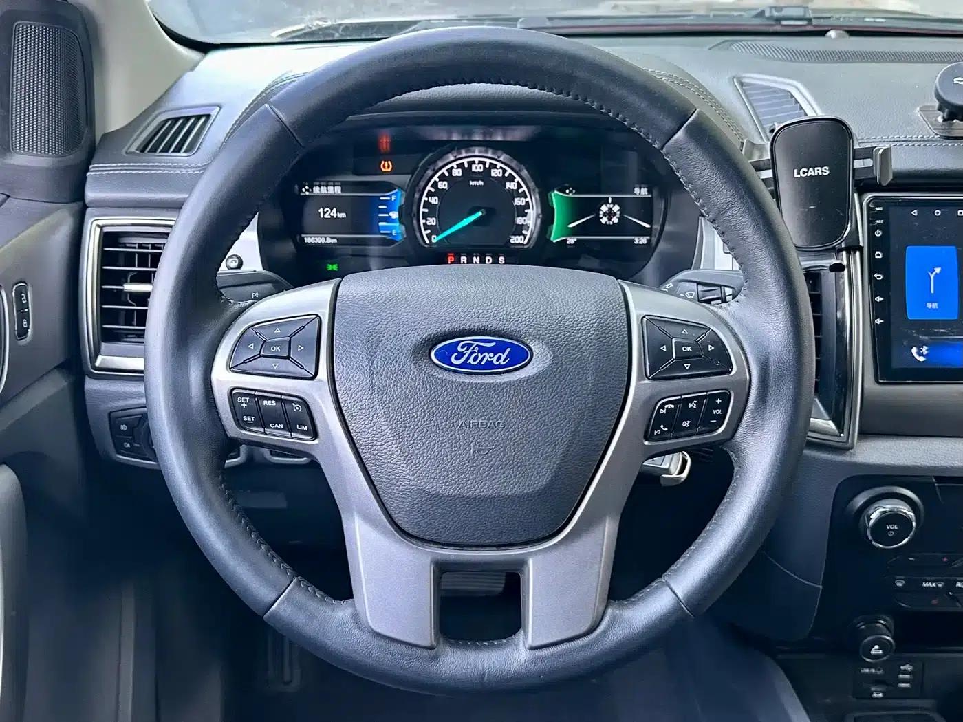 2016 Ford Everest 2.0T Gasoline Automatic 4WD Luxury Edition — миниатюра 9