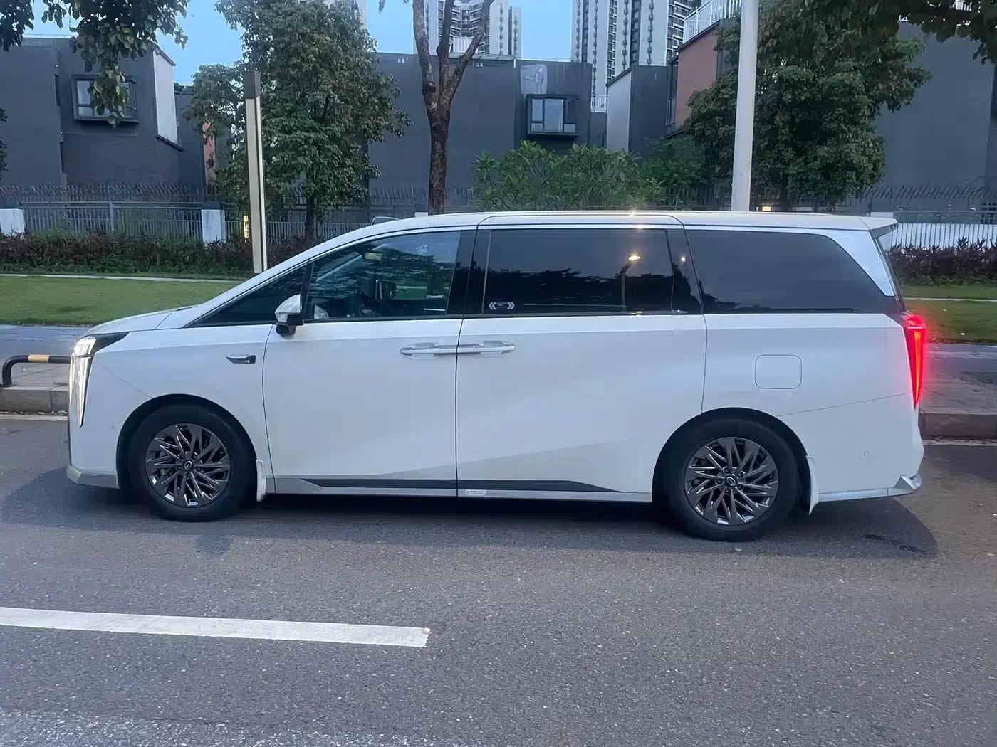 Trumpchi M8 2025 Model, Qiankun Series Max Luxury Cabin — миниатюра 2