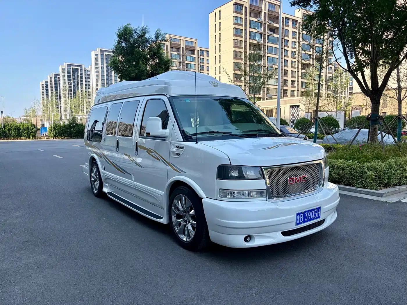 2011 SAVANA 5.3L Business Star 7-seater — миниатюра 1