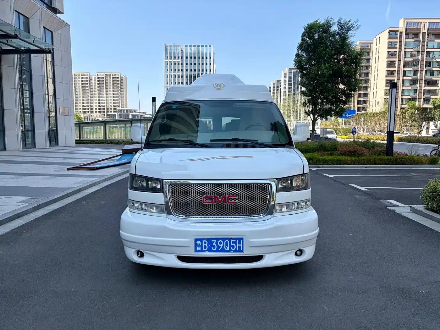 2011 SAVANA 5.3L Business Star 7-seater — миниатюра 2