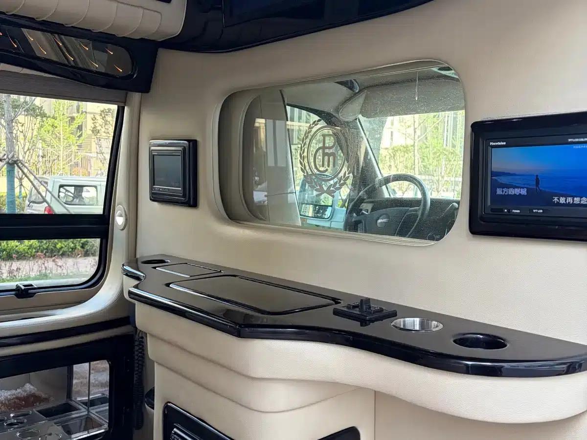 2011 SAVANA 5.3L Business Star 7-seater — миниатюра 11