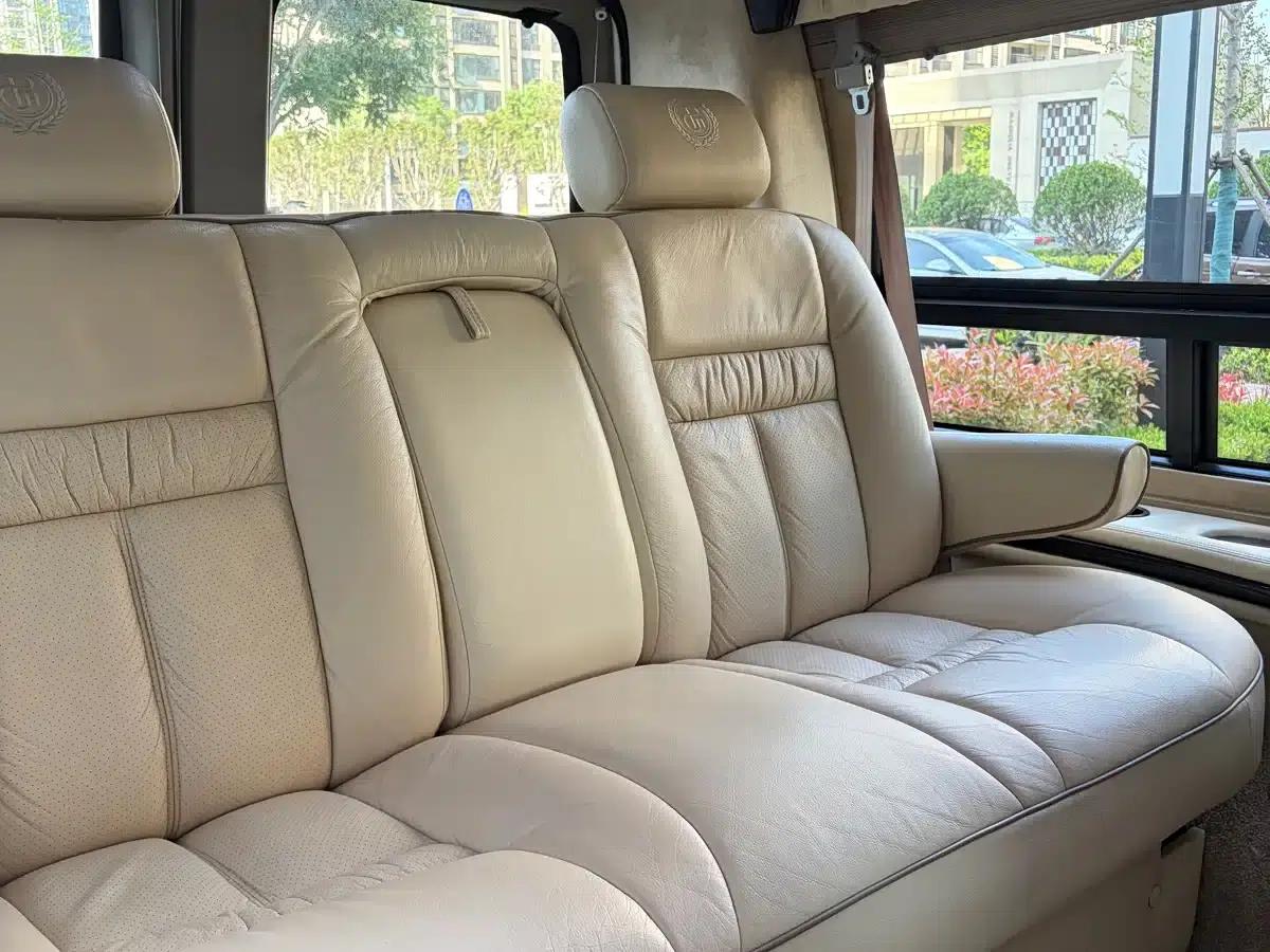 2011 SAVANA 5.3L Business Star 7-seater — миниатюра 13