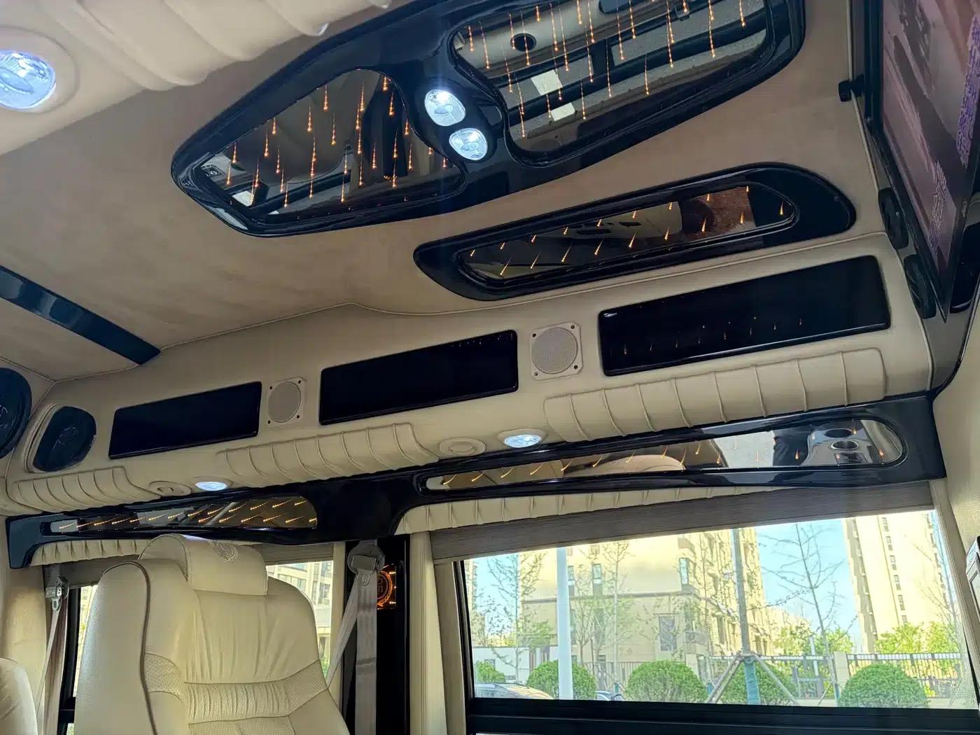 2011 SAVANA 5.3L Business Star 7-seater — миниатюра 15
