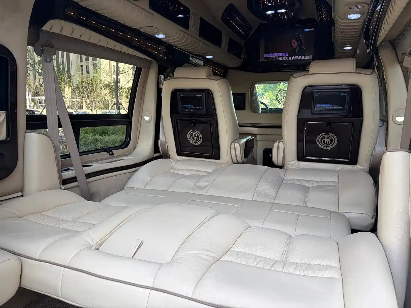 2011 SAVANA 5.3L Business Star 7-seater — миниатюра 16