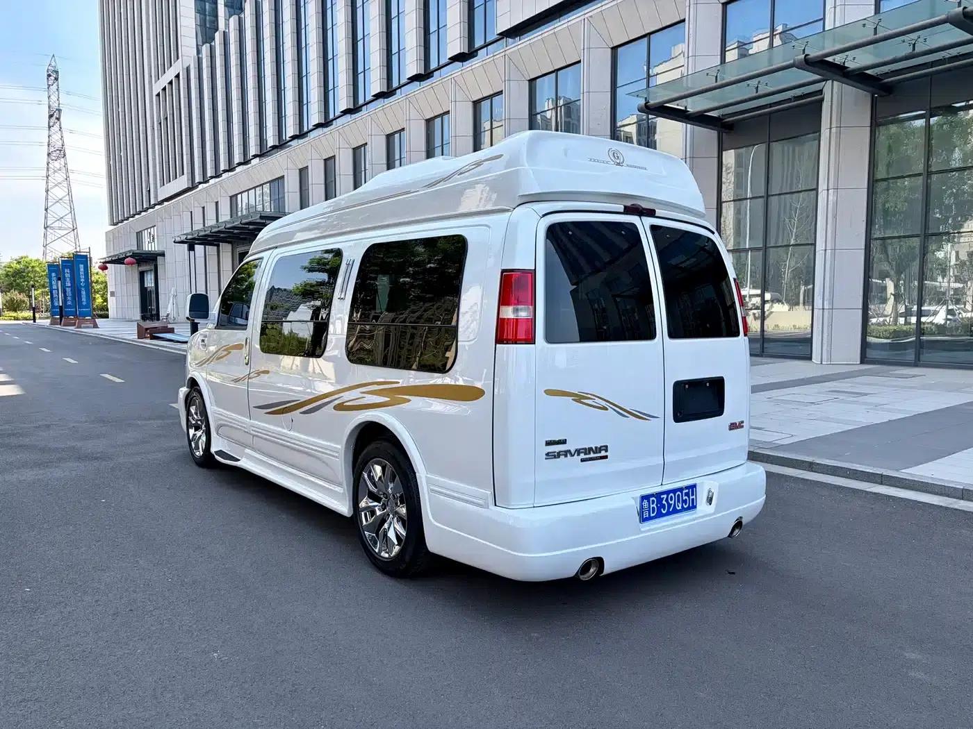 2011 SAVANA 5.3L Business Star 7-seater — миниатюра 4