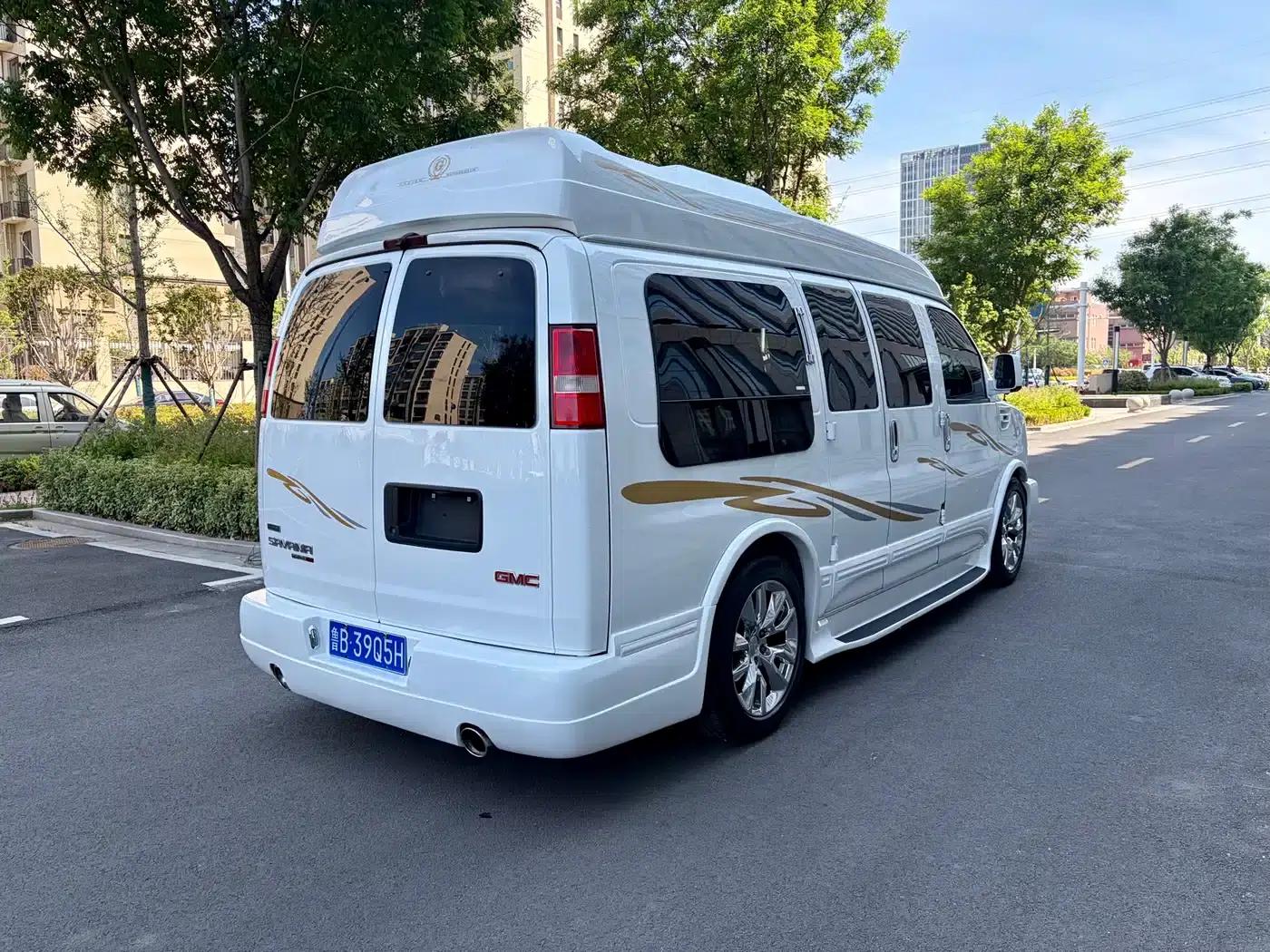 2011 SAVANA 5.3L Business Star 7-seater — миниатюра 6