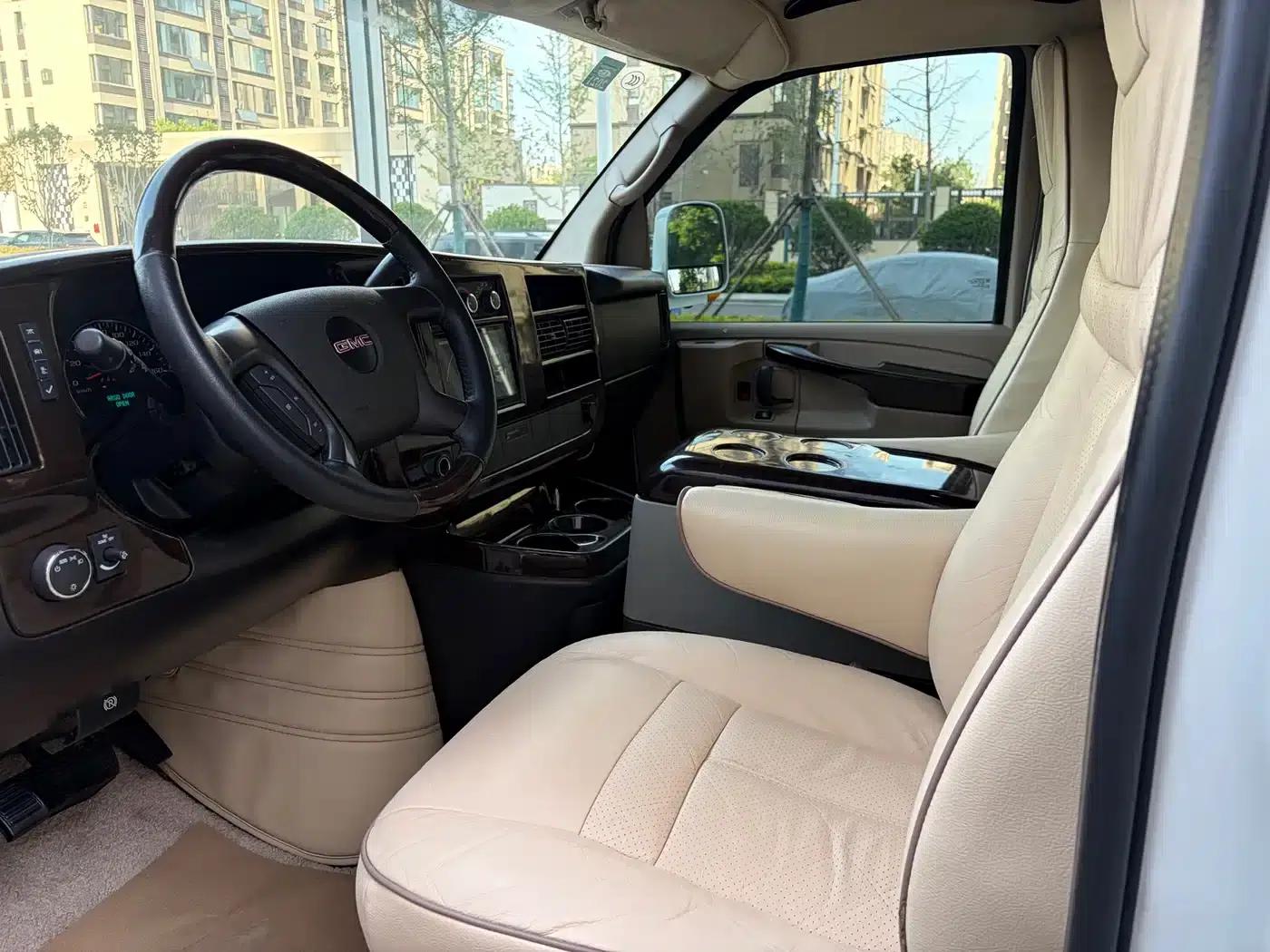 2011 SAVANA 5.3L Business Star 7-seater — миниатюра 7