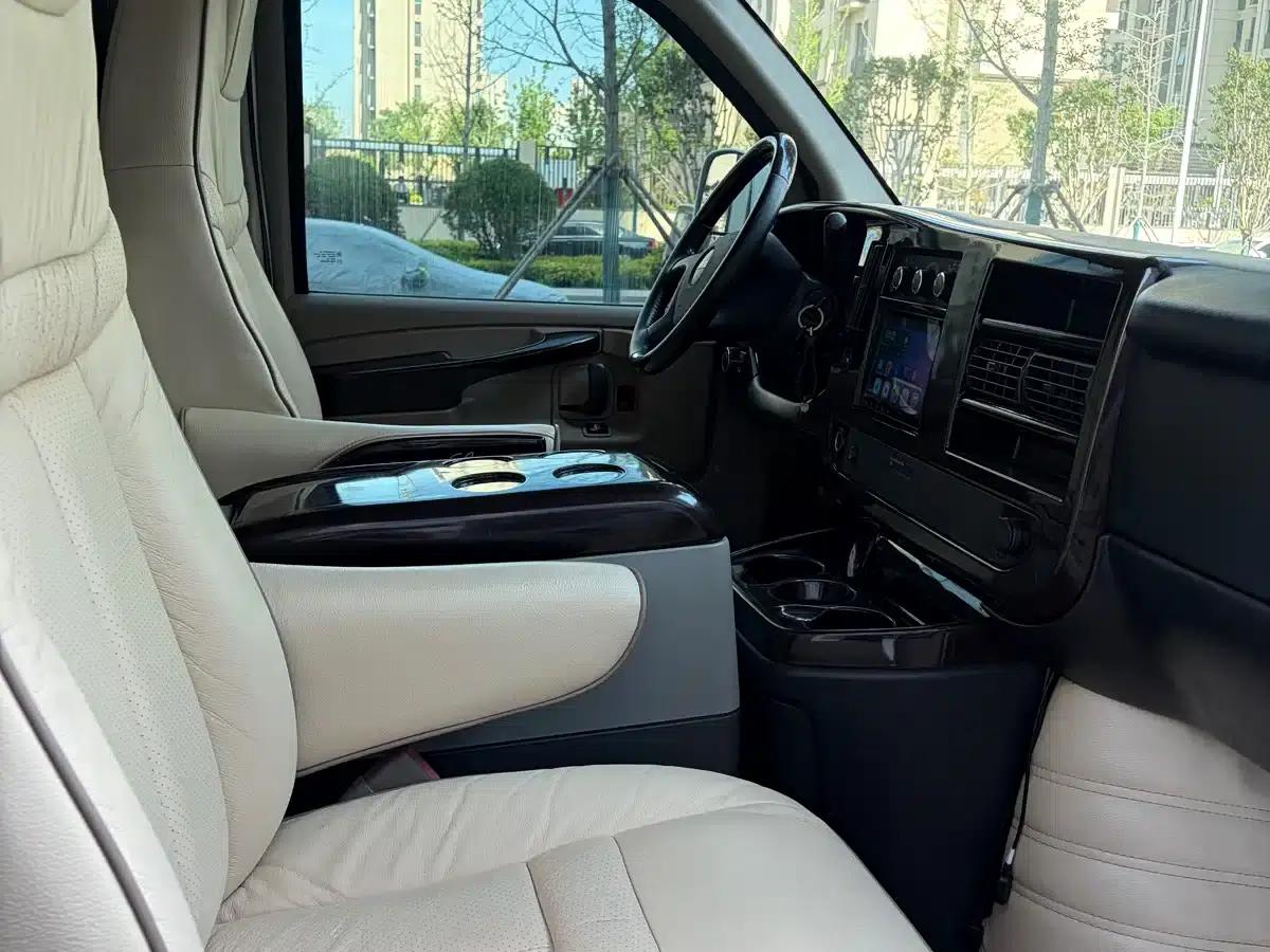 2011 SAVANA 5.3L Business Star 7-seater — миниатюра 9