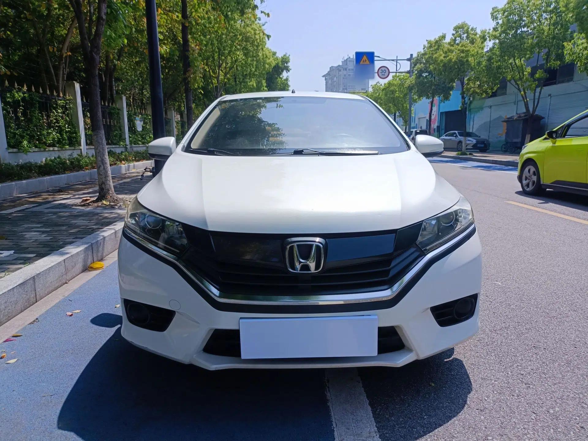 Honda Greiz 2016 1.5L CVT Classic Edition — миниатюра 2
