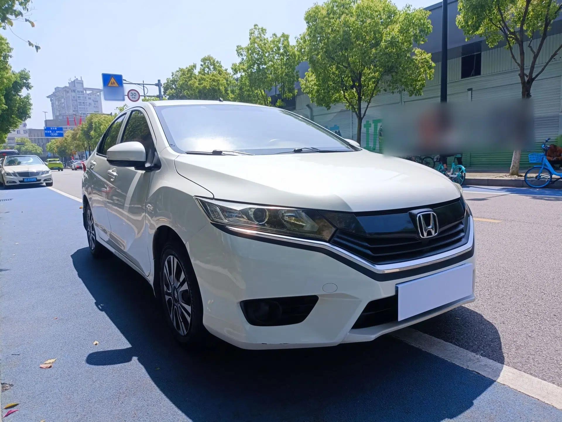 Honda Greiz 2016 1.5L CVT Classic Edition — миниатюра 3