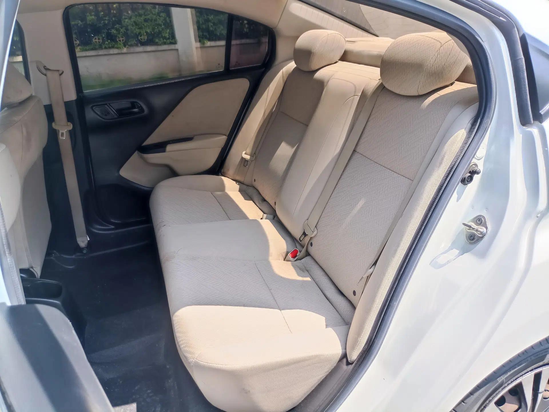 Honda Greiz 2016 1.5L CVT Classic Edition — миниатюра 24