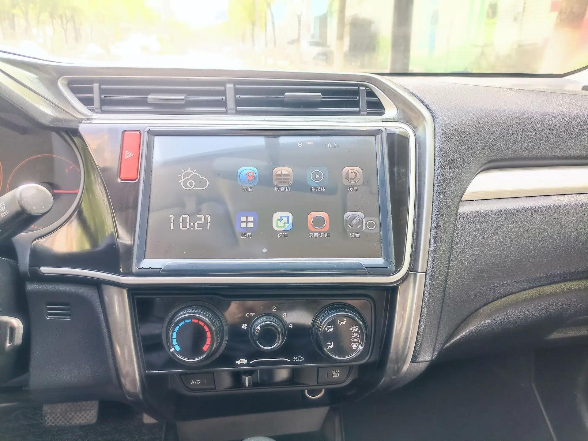 Honda Greiz 2016 1.5L CVT Classic Edition — миниатюра 29