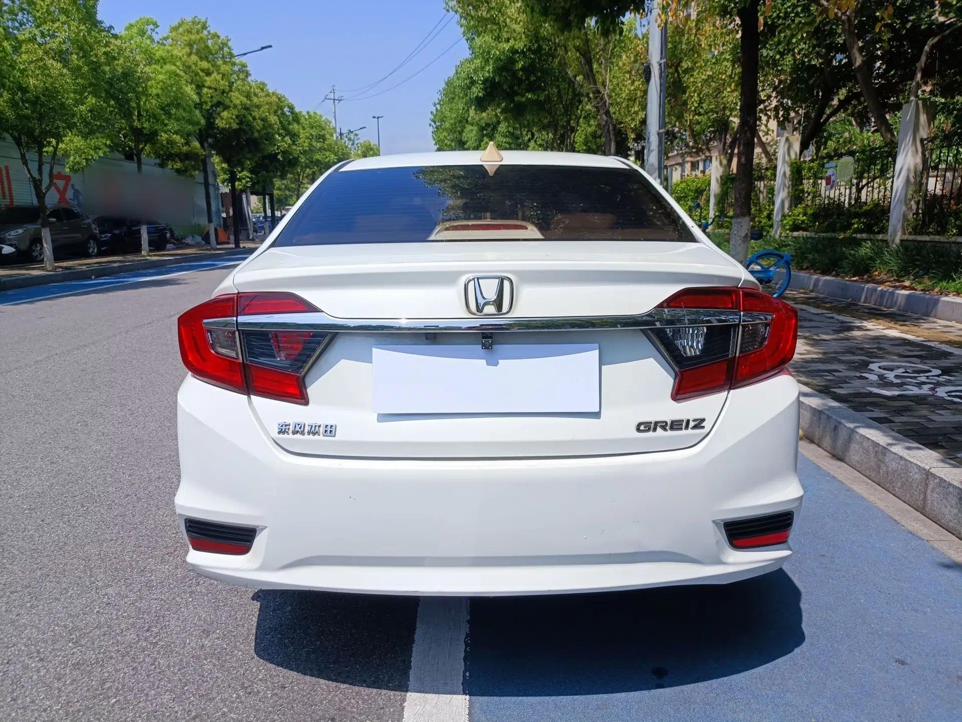 Honda Greiz 2016 1.5L CVT Classic Edition — миниатюра 7