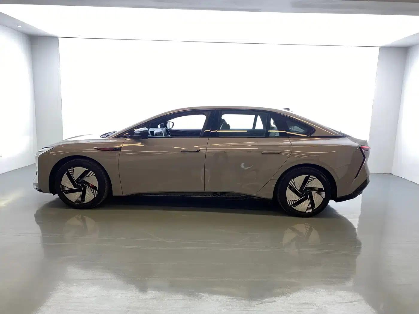 Hongqi EH7 2025 640 AWD Smart Selection Edition — миниатюра 4