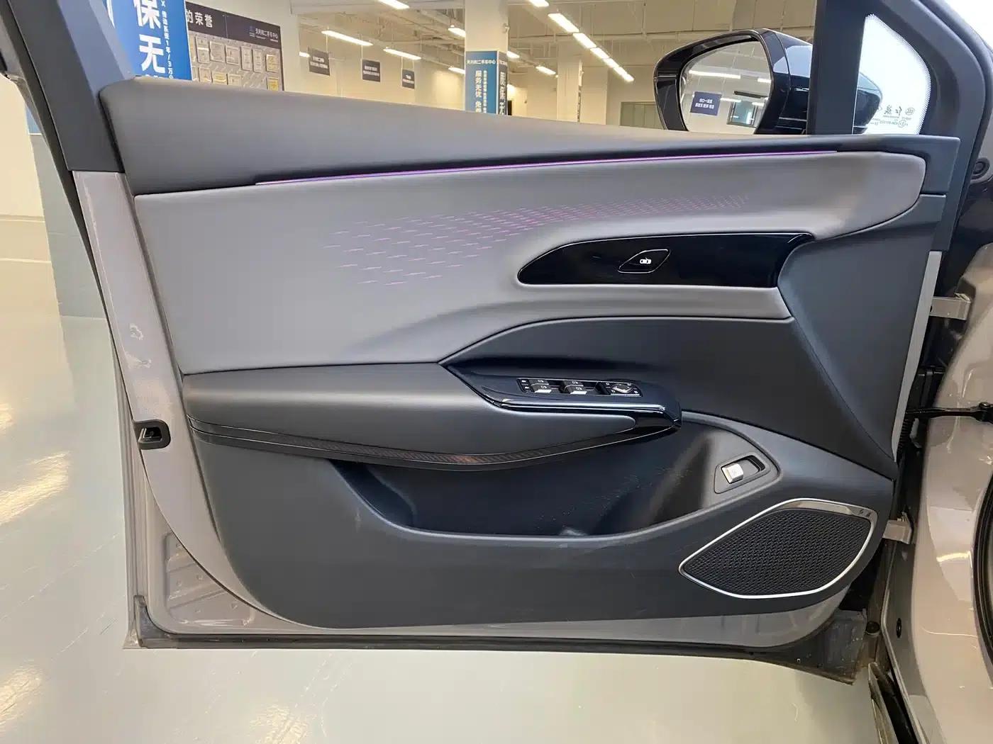 Hongqi EH7 2025 640 AWD Smart Selection Edition — миниатюра 5