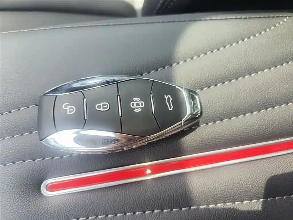 Hongqi H5 PHEV 2025 130 Super Hybrid Edition — миниатюра 9
