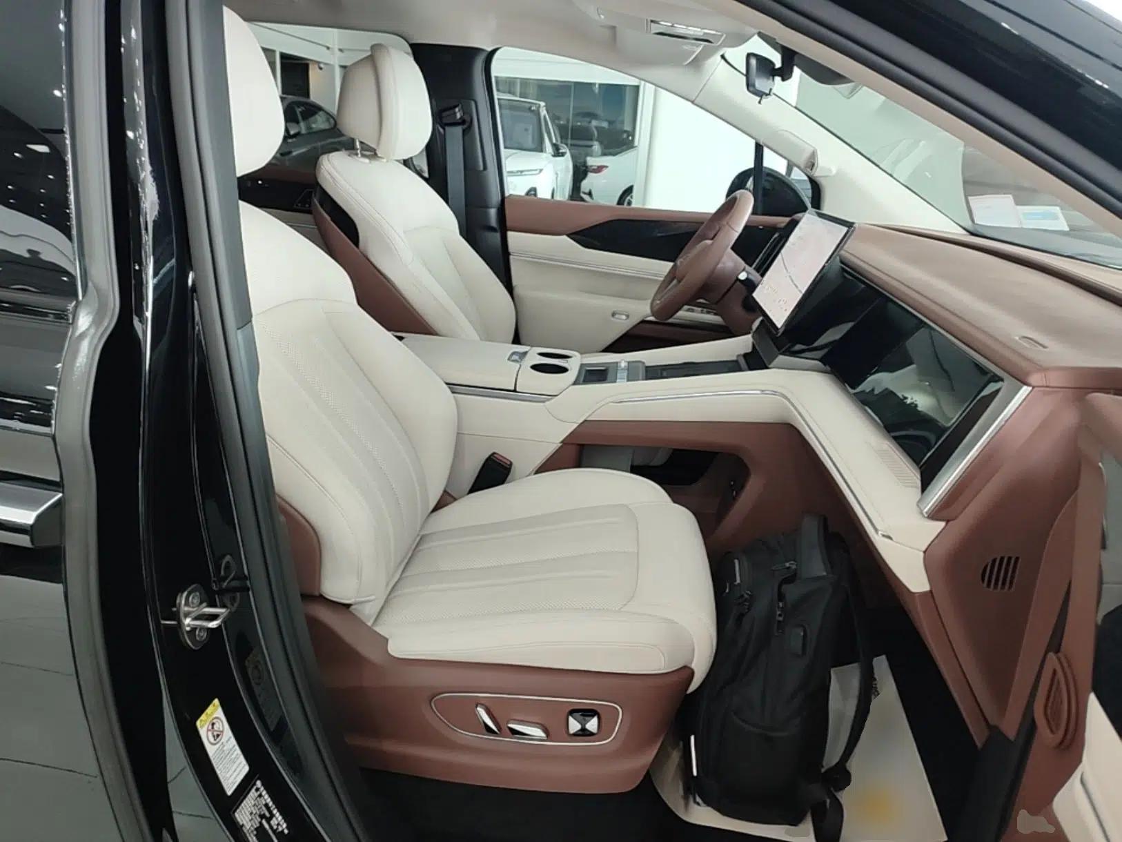 BYD Xia 2025 DM-i 1.5T 180km Beyond Edition — миниатюра 23