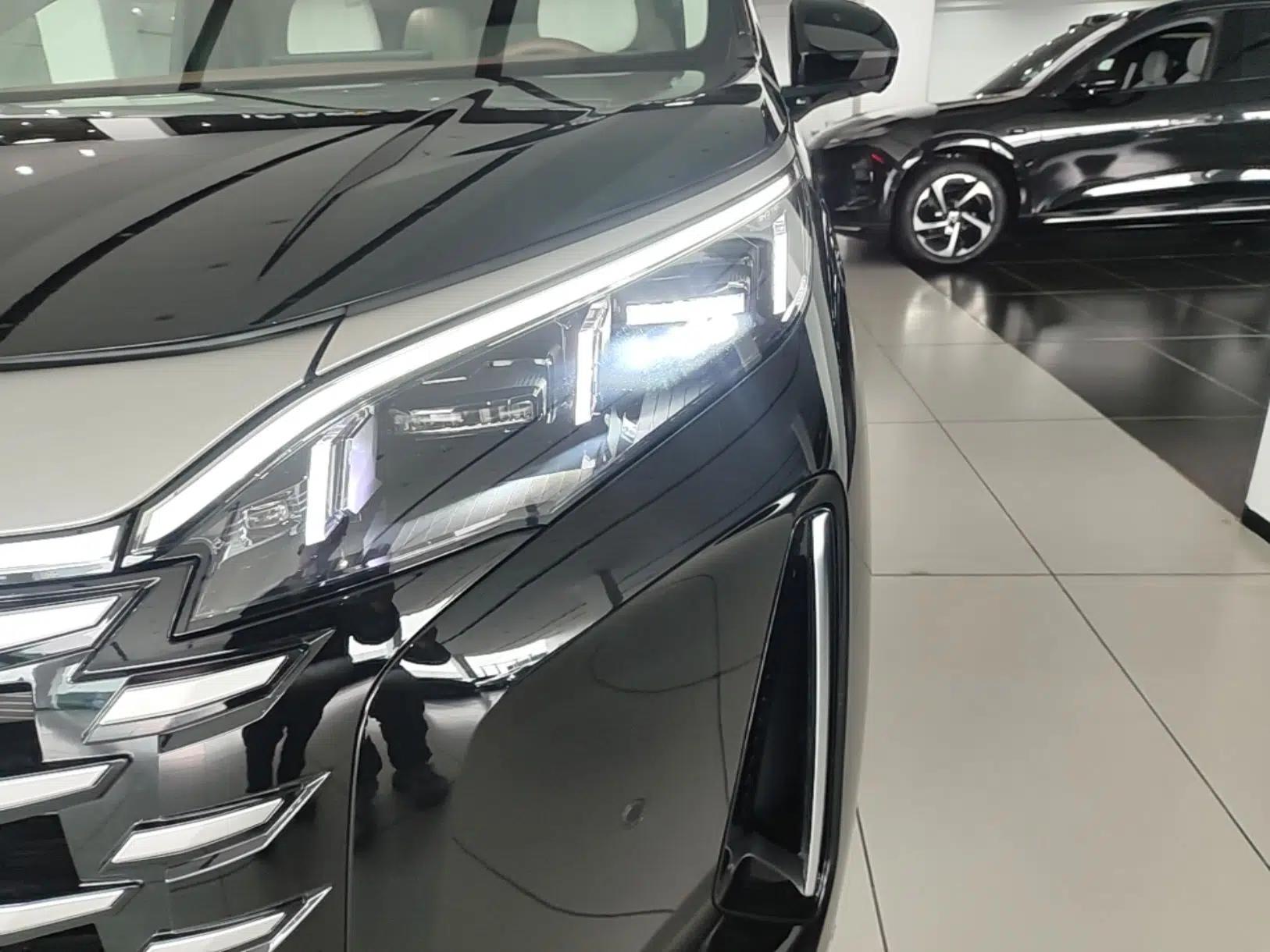 BYD Xia 2025 DM-i 1.5T 180km Beyond Edition — миниатюра 9